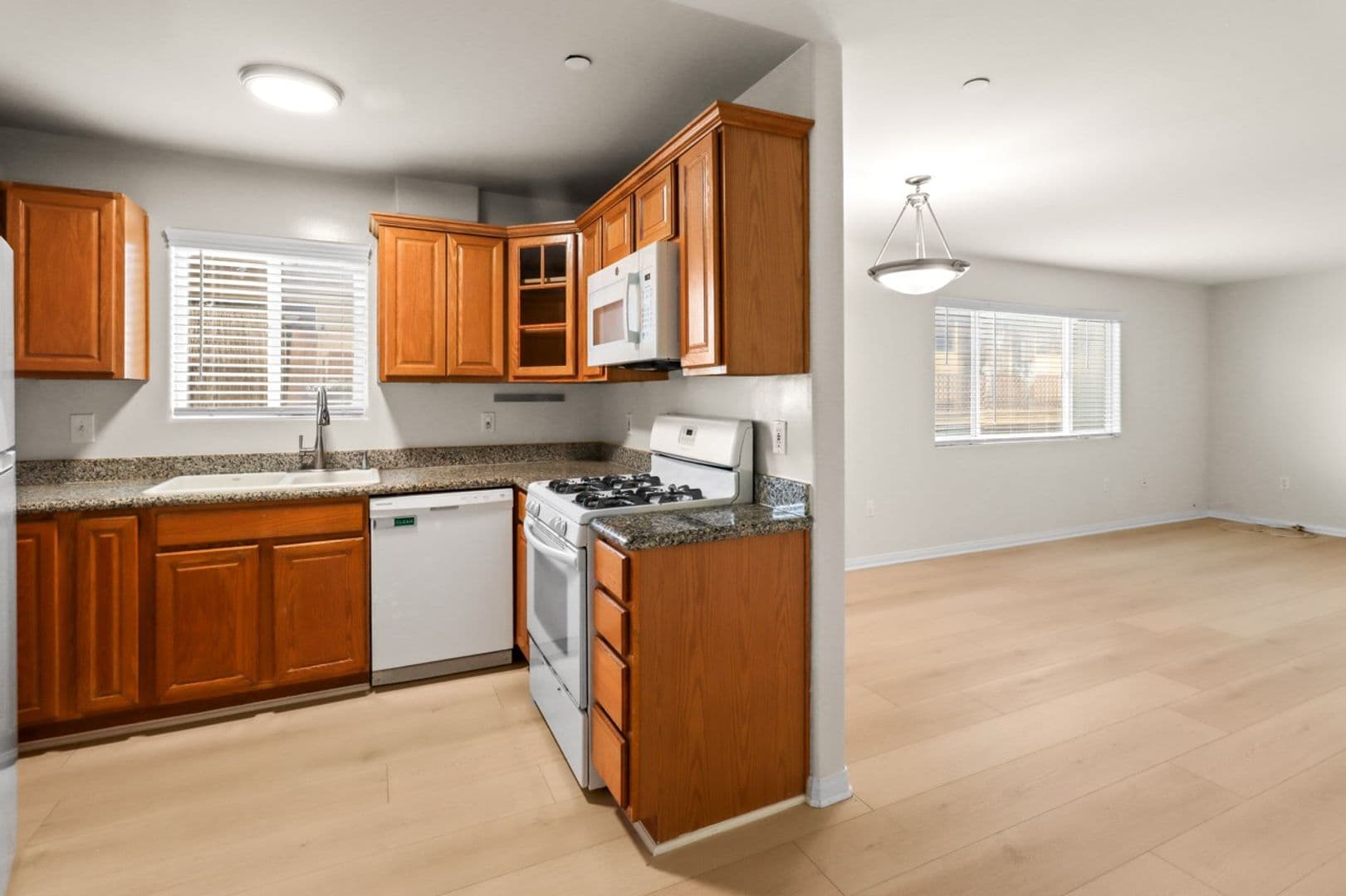 Los Angeles Apartment: 4262 Lindblade Dr