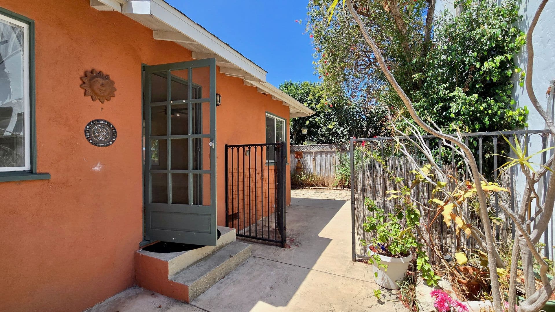 San Pedro Apartment: 3241-45 S. Pacific Avenue