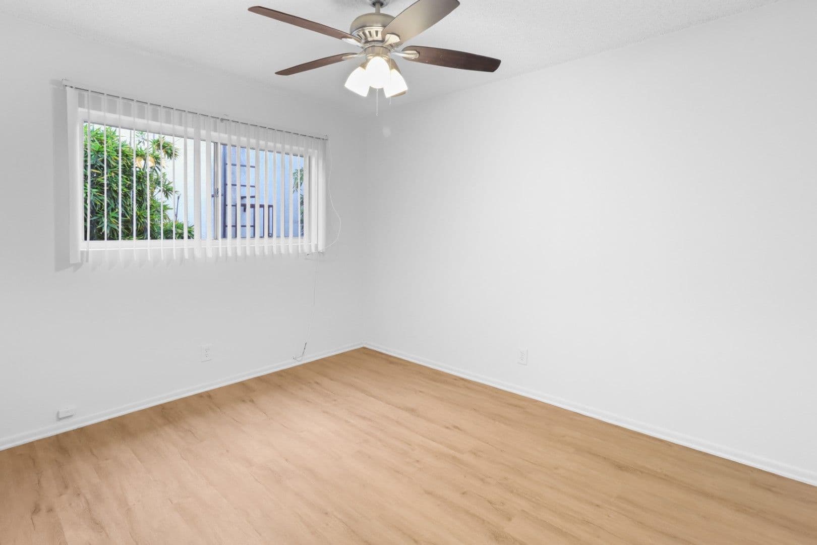 Los Angeles Apartment: 3709 Midvale Ave
