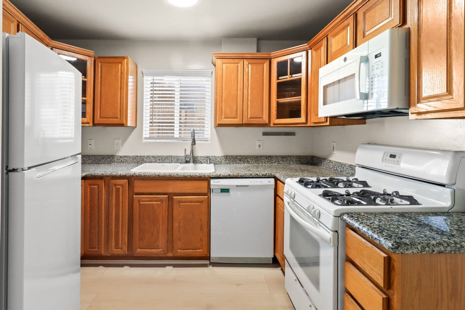Los Angeles Apartment: 4262 Lindblade Dr