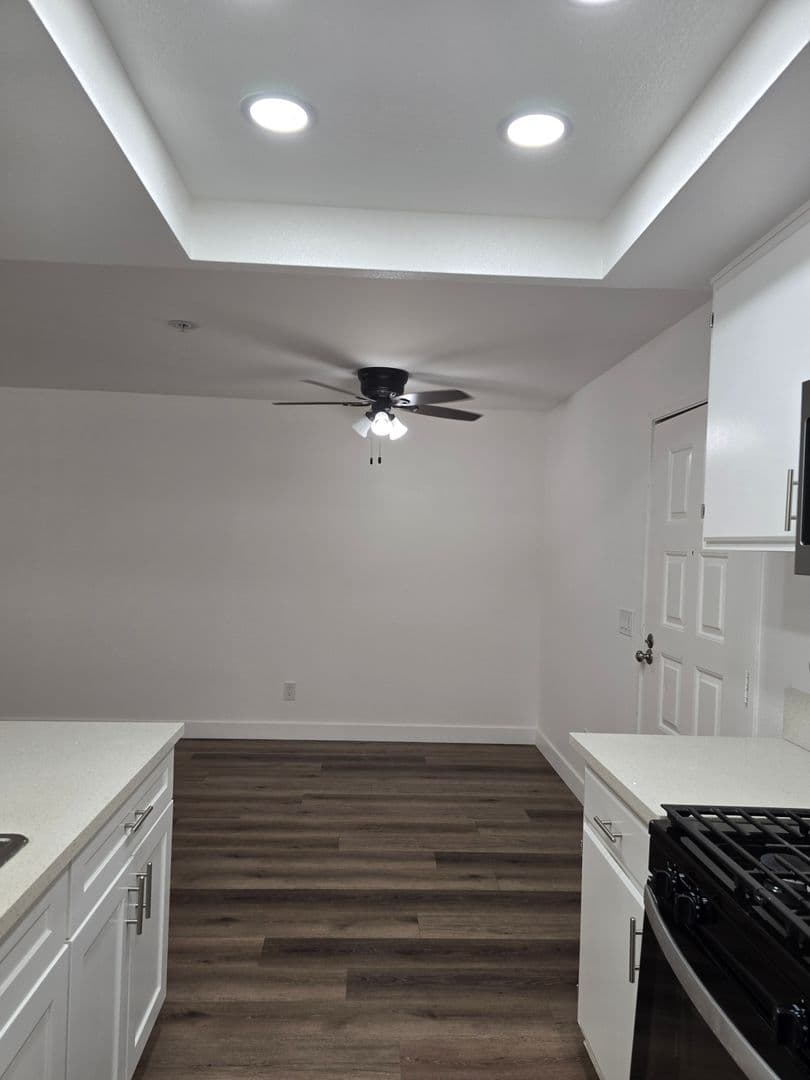 Panorama City Apartment: 9429 Van Nuys Blvd