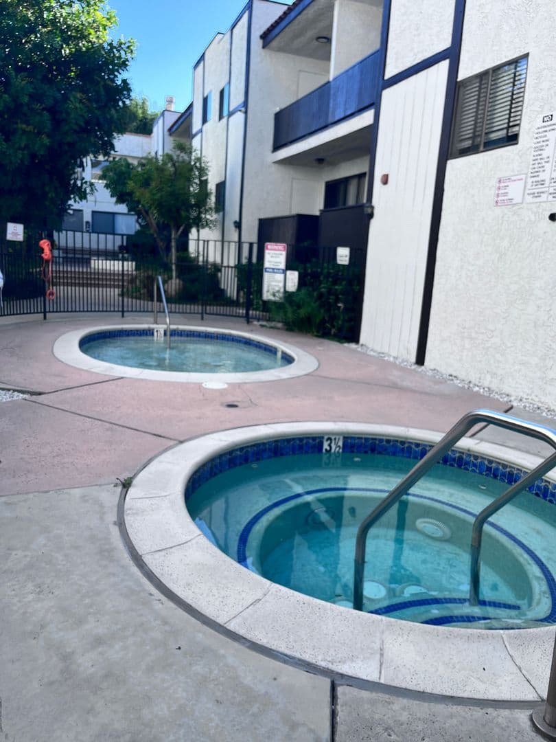Sunland Apartment: 8608 Foothill Blvd