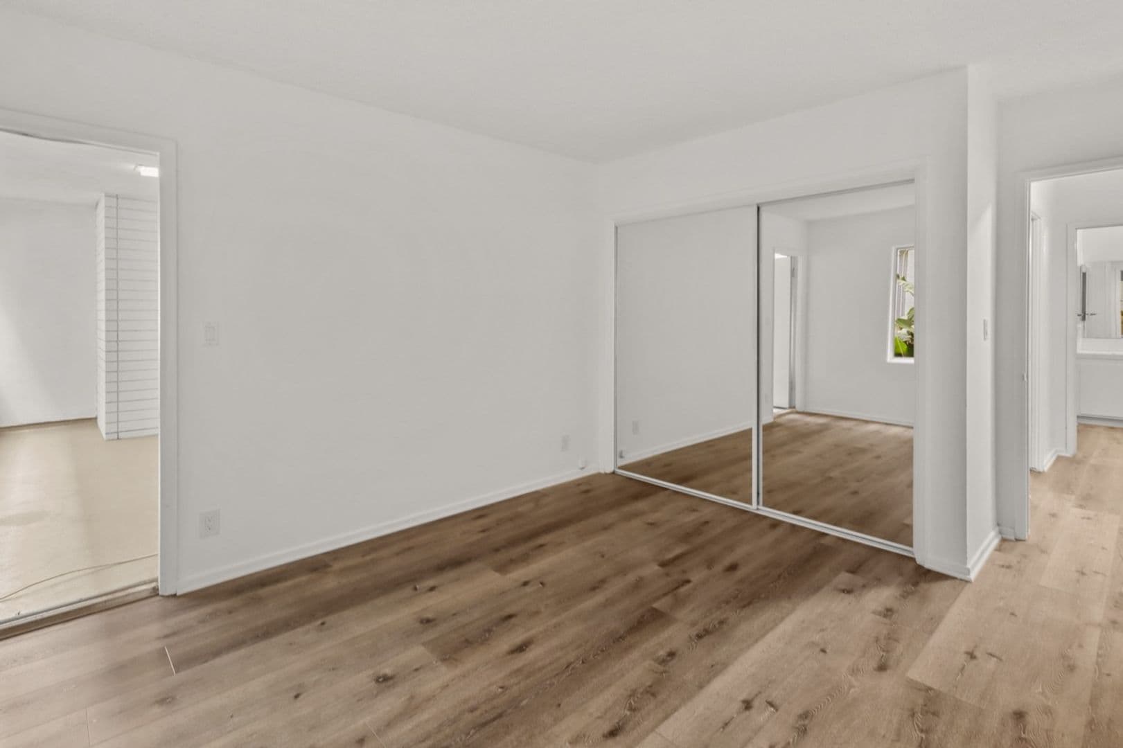 Los Angeles Apartment: 11946 Montana Ave