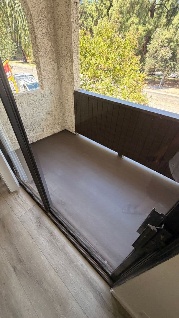 Sunland Apartment: 8608 Foothill Blvd