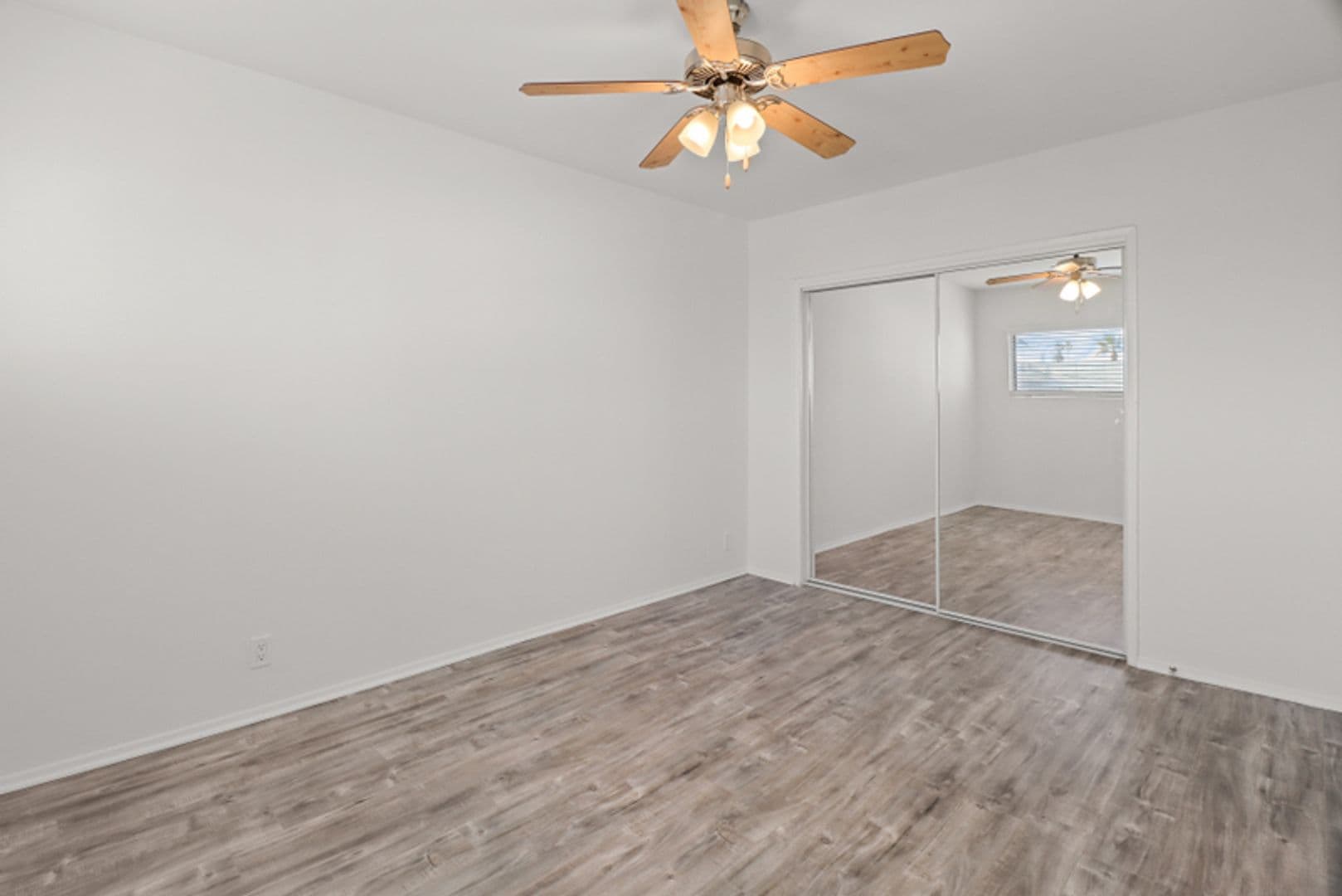 Santa Monica Apartment: 1143 -10th St