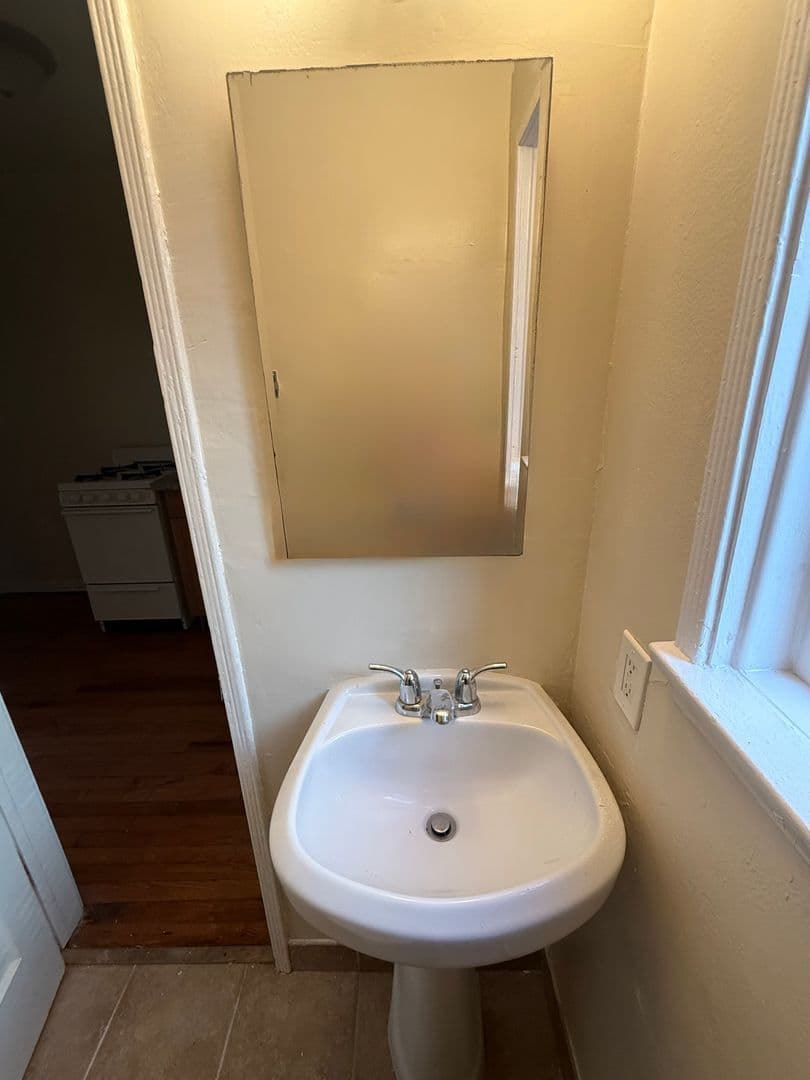 Los Angeles Apartment: 901 N Formosa Ave