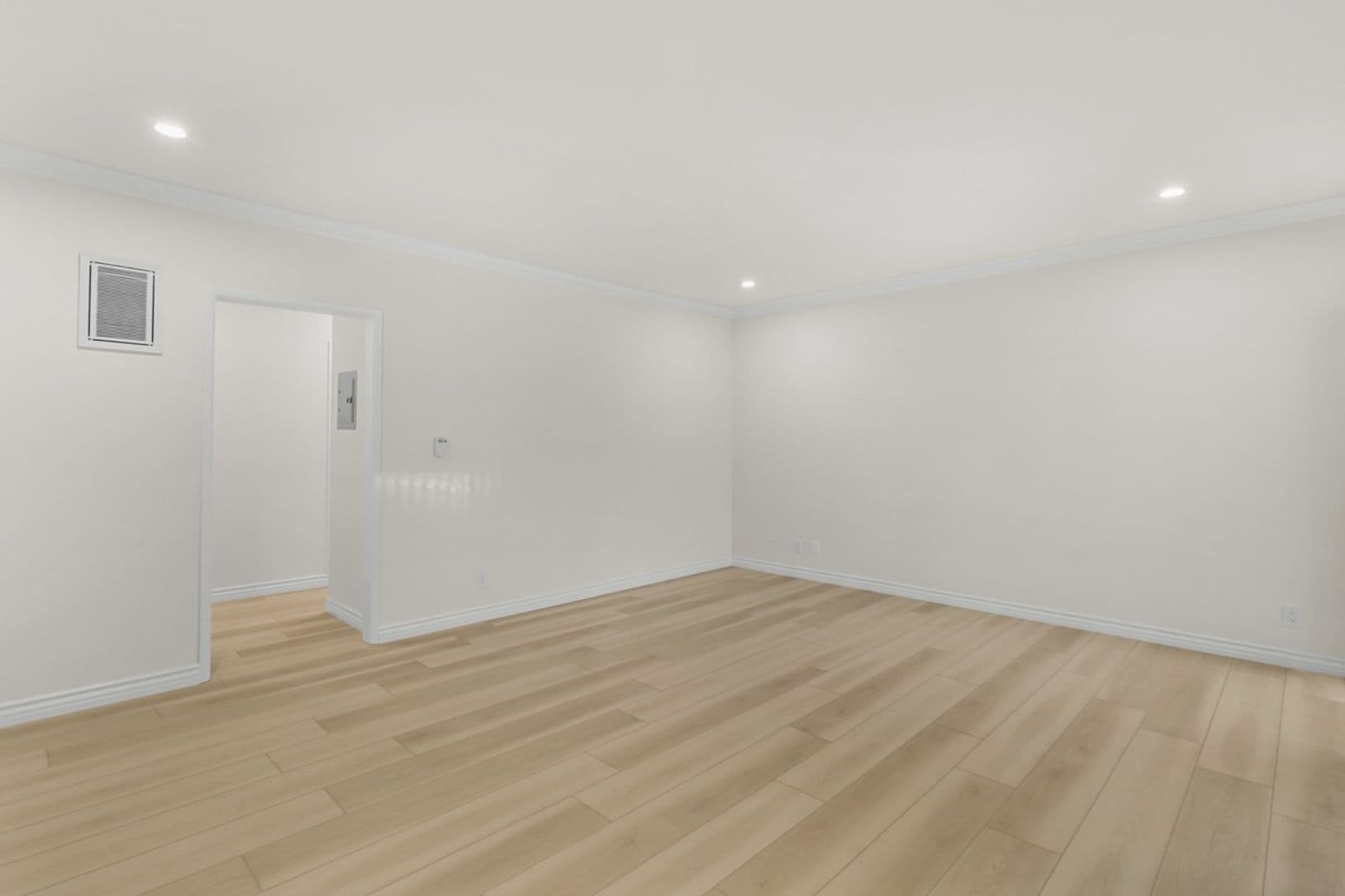 Los Angeles Apartment: 11711 Goshen Ave.