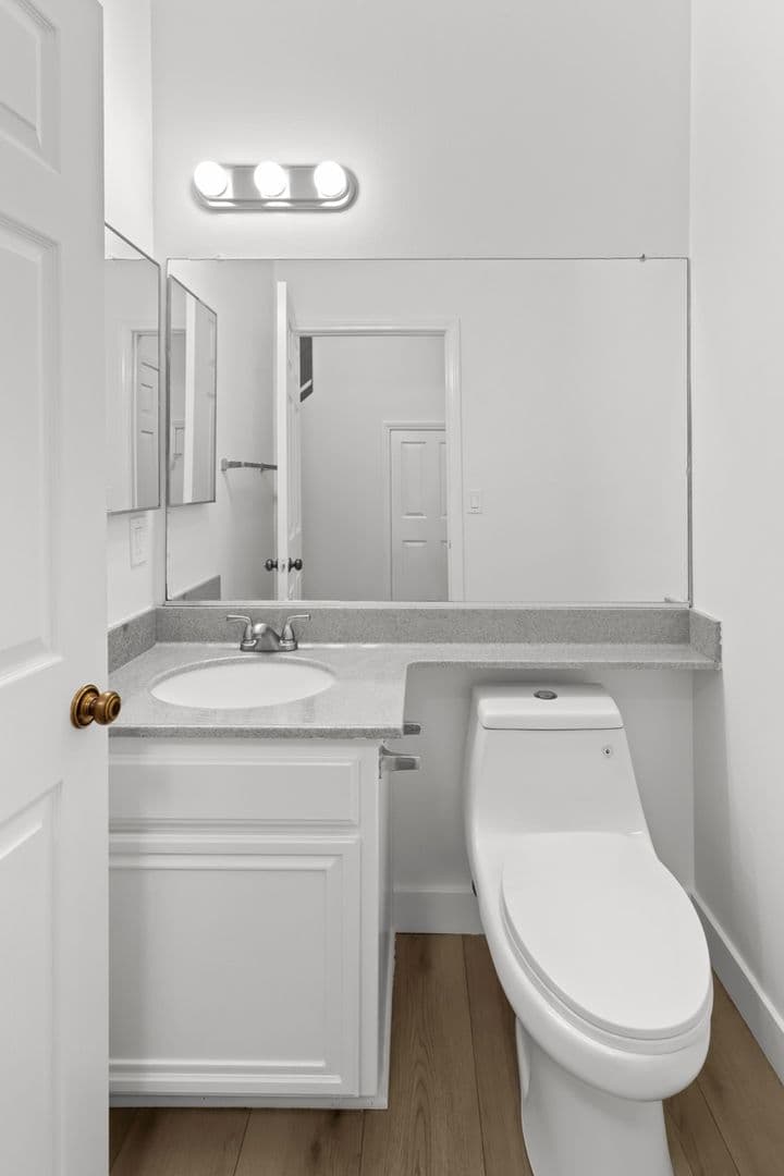 Los Angeles Apartment: 7040 Flight Ave.