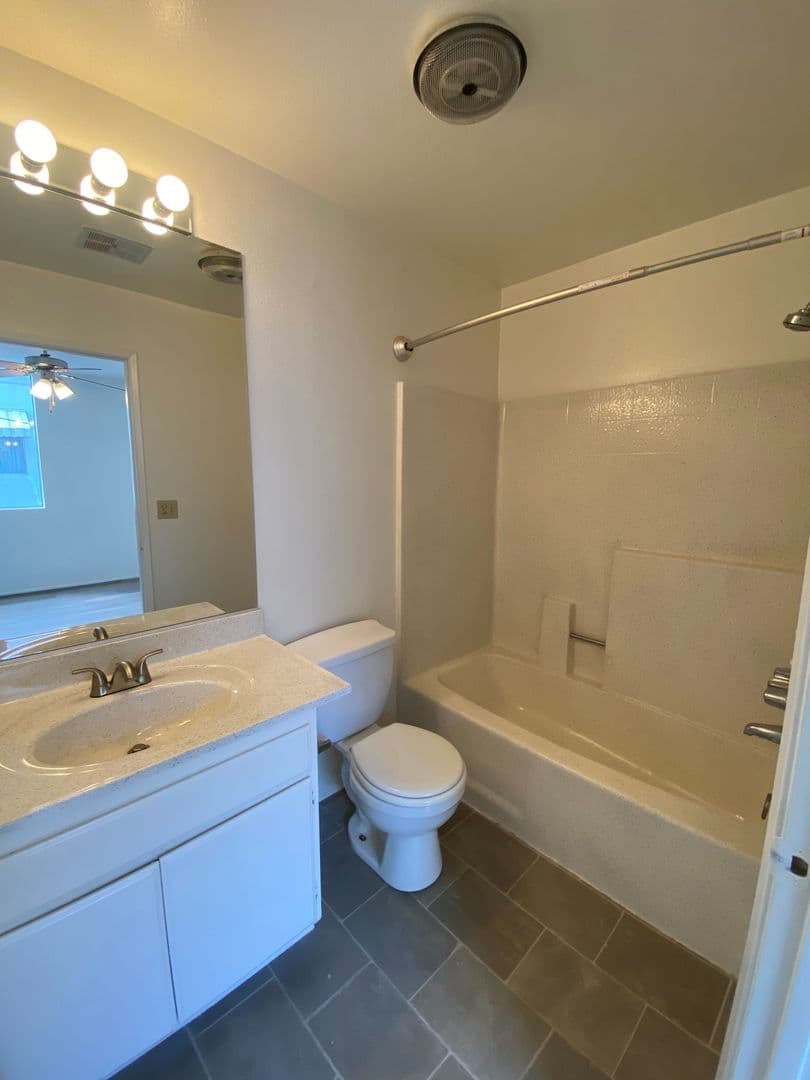 Los Angeles Apartment: 3642 Hughes Ave