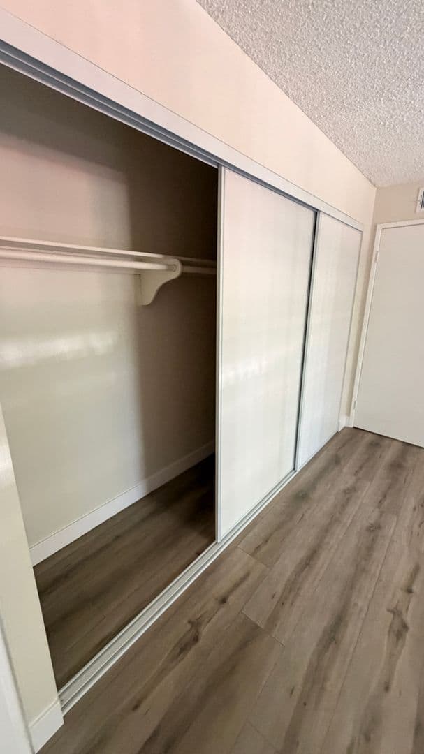 Sunland Apartment: 8608 Foothill Blvd