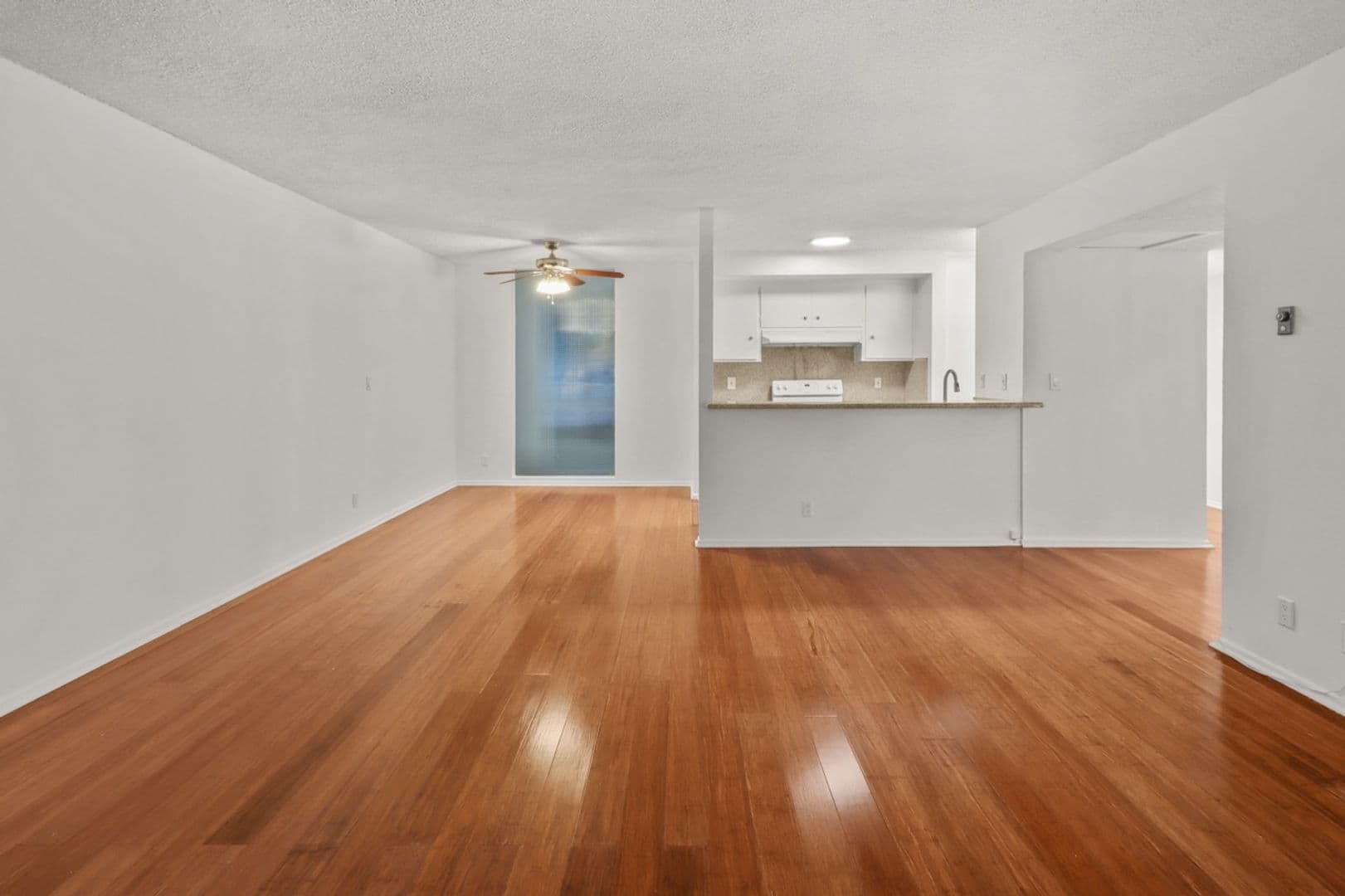Los Angeles Apartment: 11946 Montana Ave