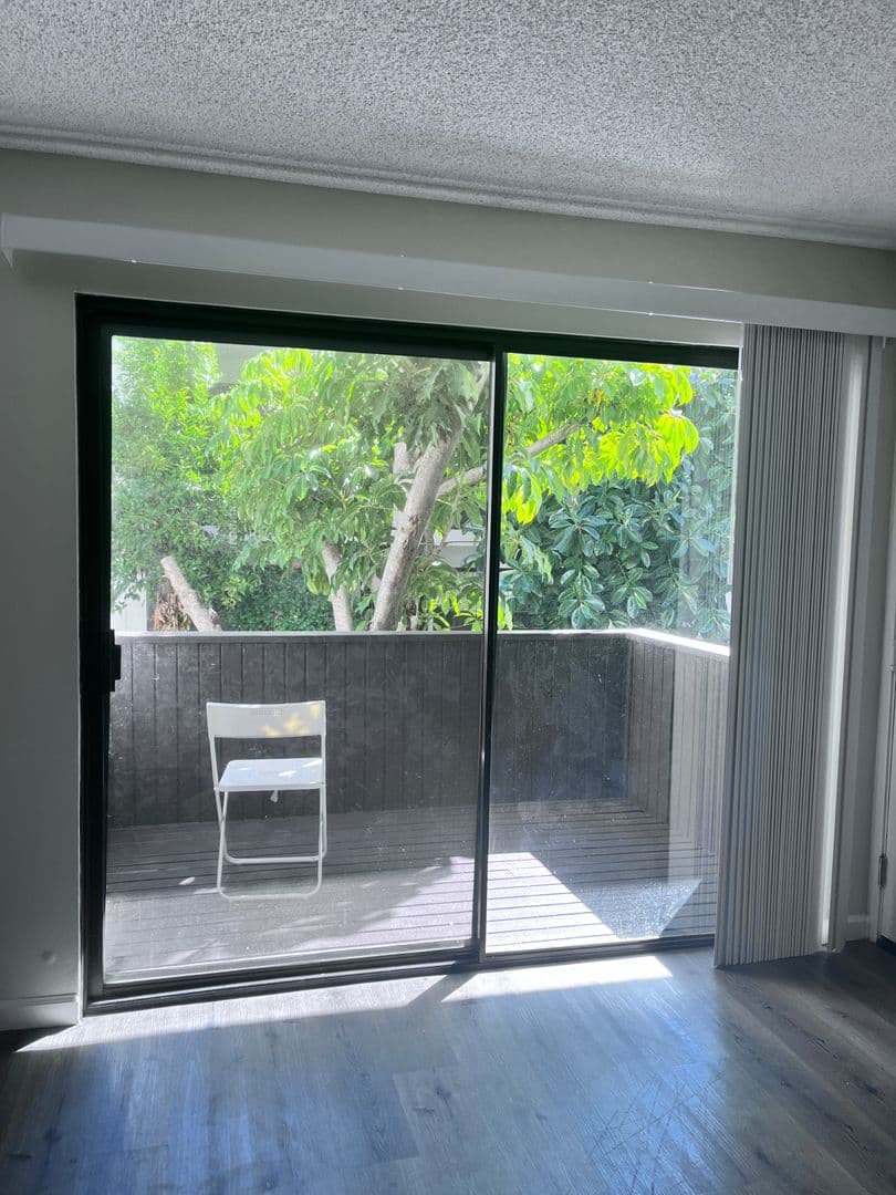 Sunland Apartment: 8608 Foothill Blvd
