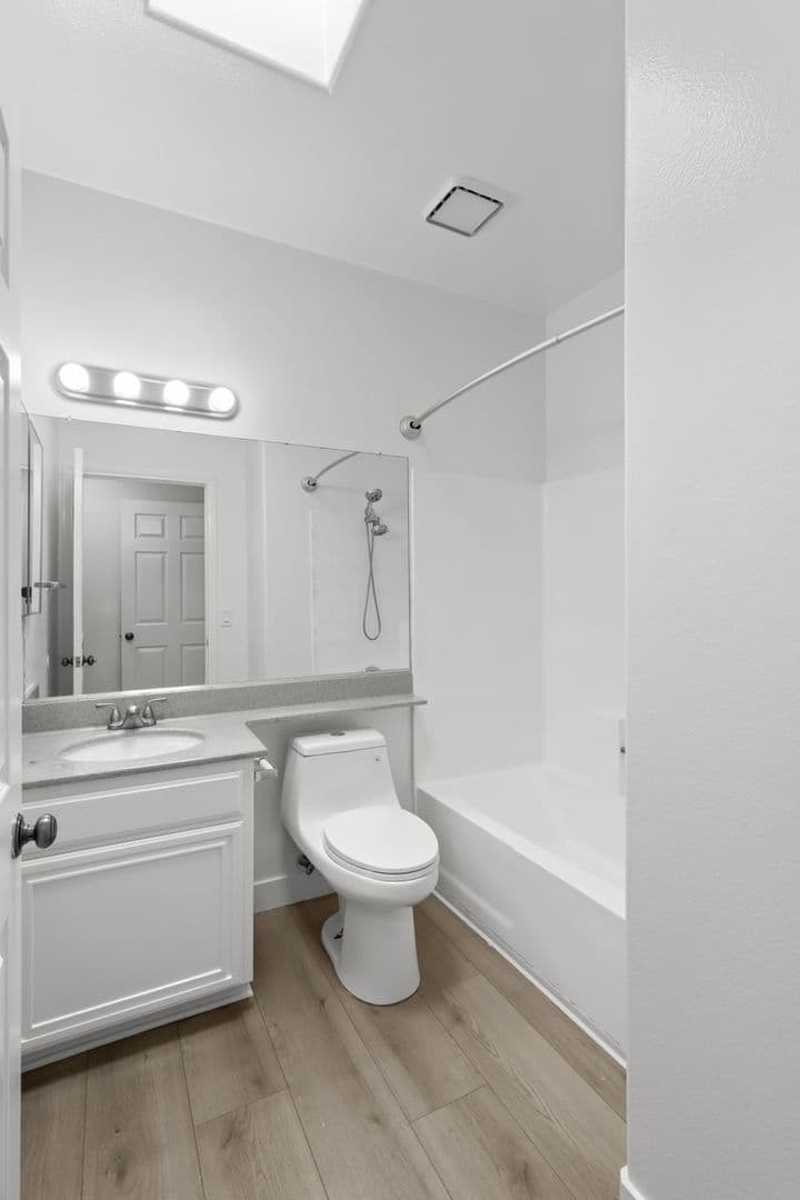 Los Angeles Apartment: 7040 Flight Ave.