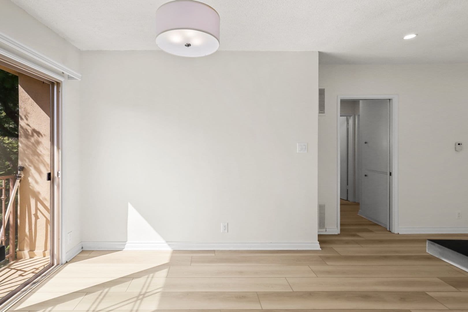 Los Angeles Apartment: 1226 McClellan Drive