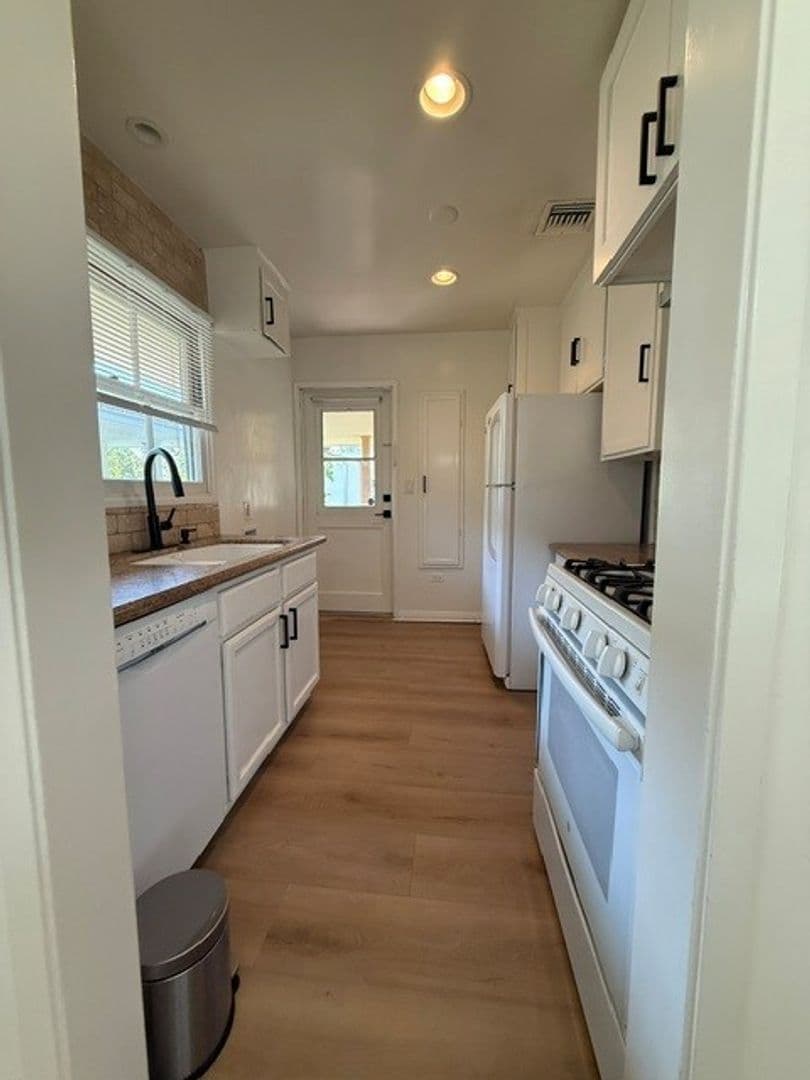 So Pasadena Apartment: 1715 Raymond Hill Rd