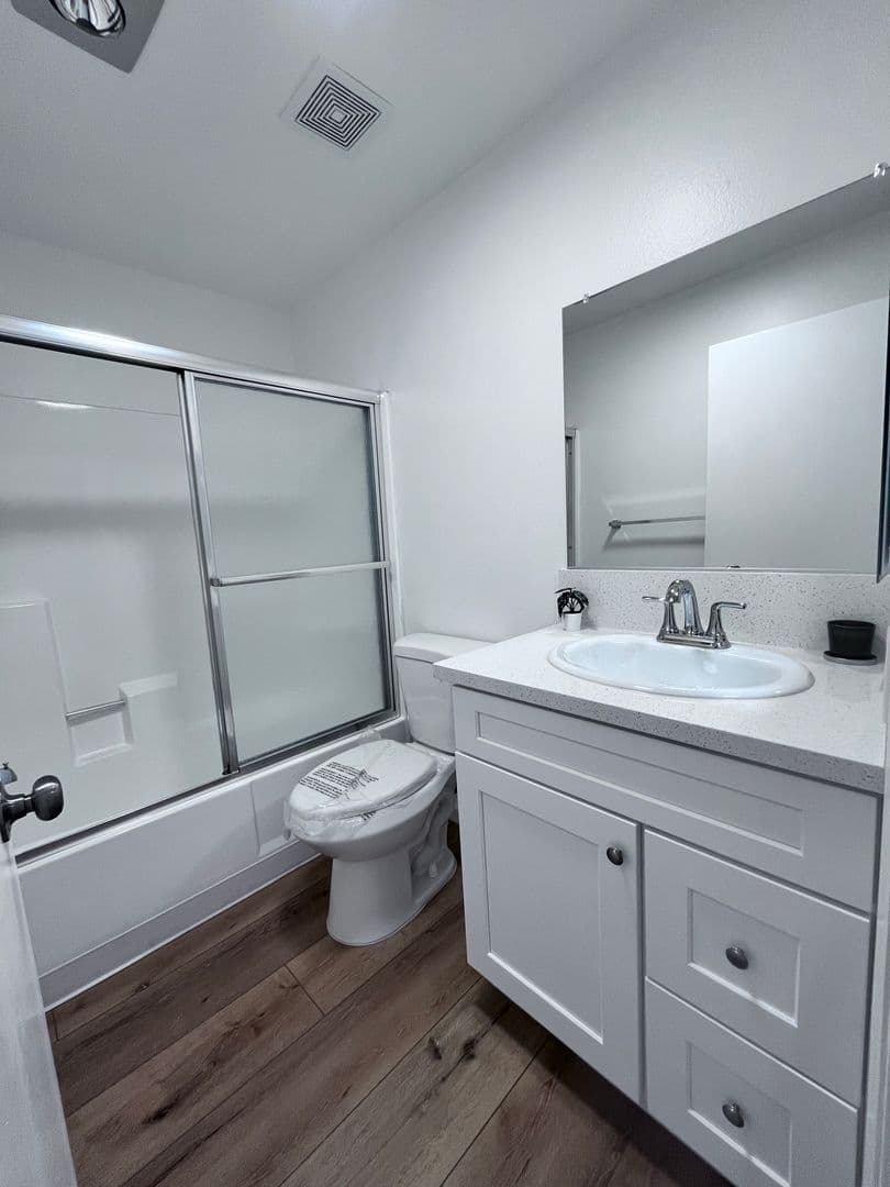Sunland Apartment: 8608 Foothill Blvd