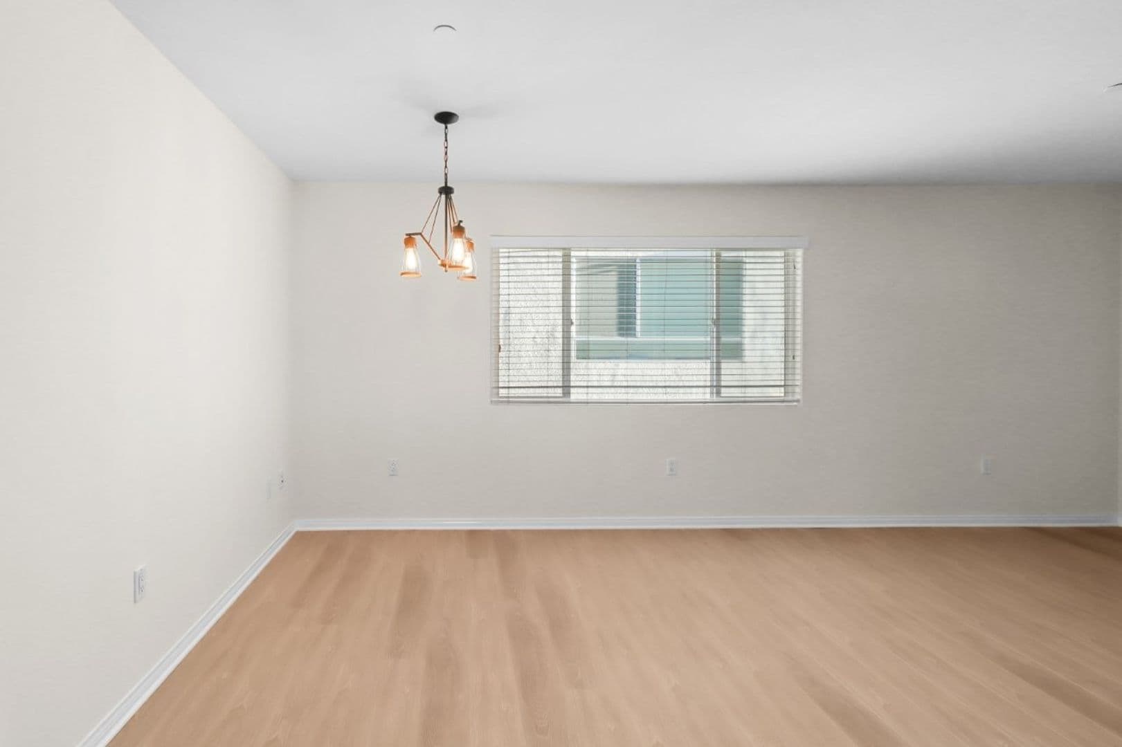 Los Angeles Apartment: 4262 Lindblade Dr