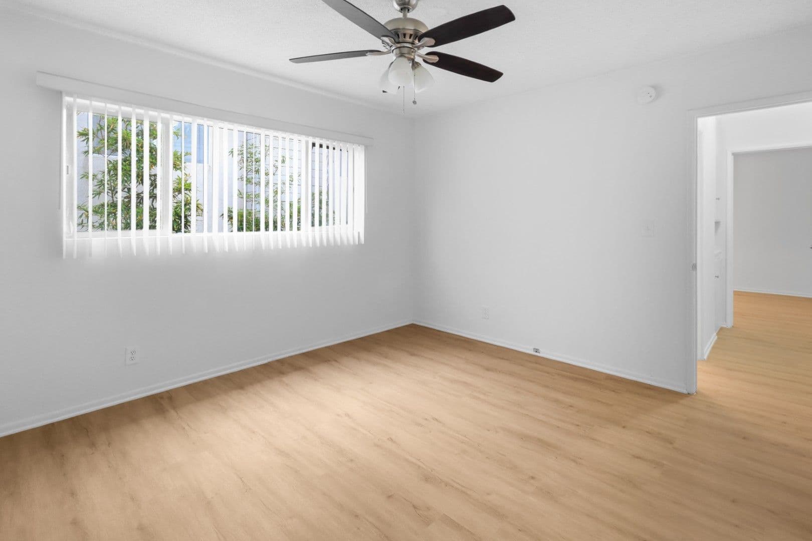 Los Angeles Apartment: 3709 Midvale Ave