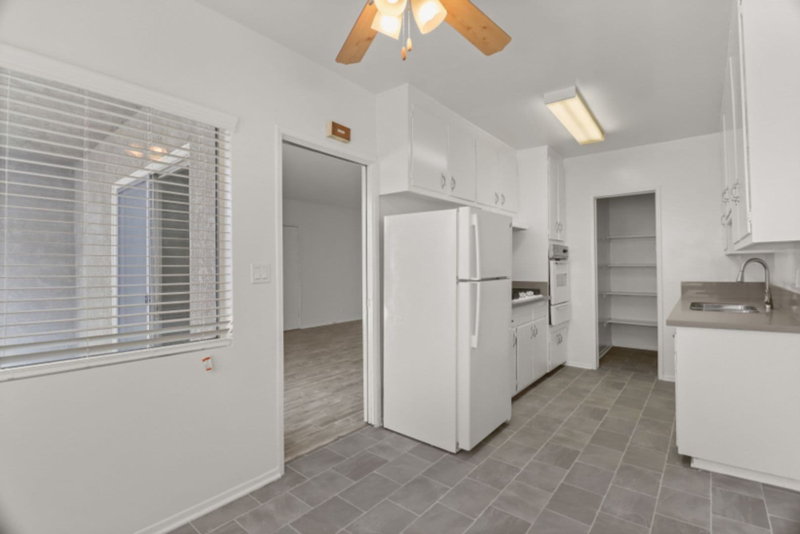 Santa Monica Apartment: 1143 -10th St