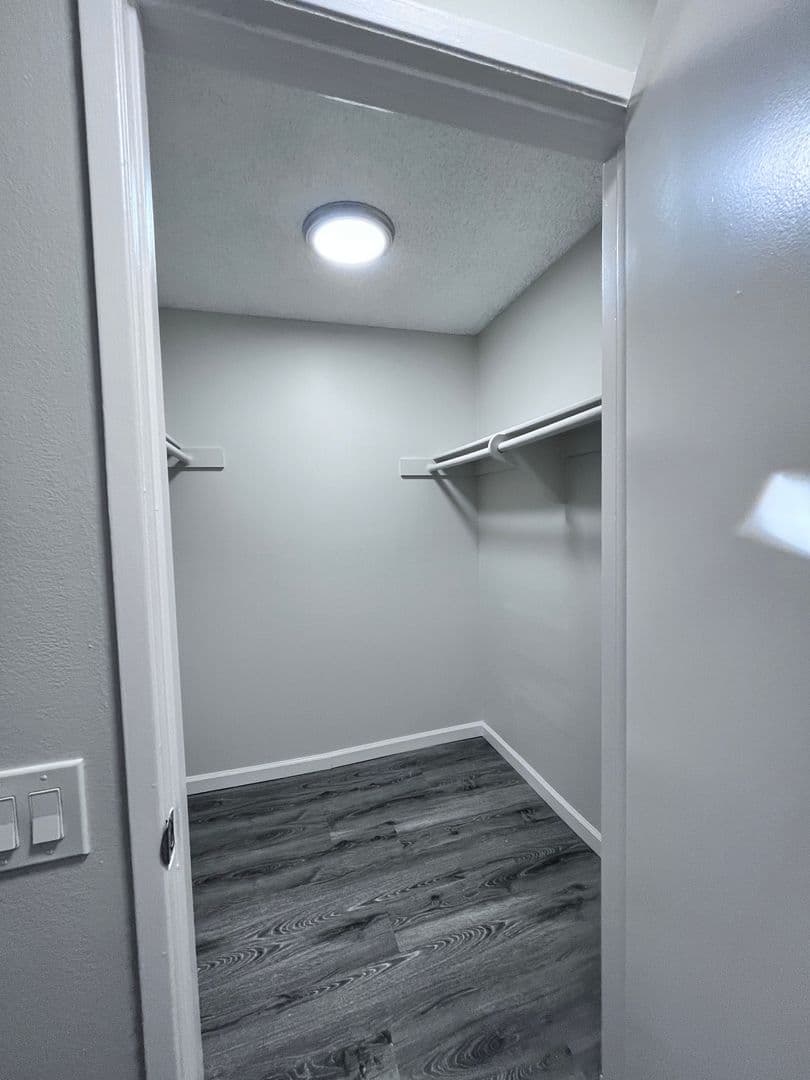 Sunland Apartment: 8608 Foothill Blvd