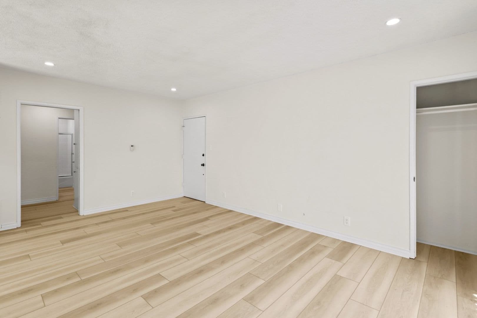 Los Angeles Apartment: 1226 McClellan Drive