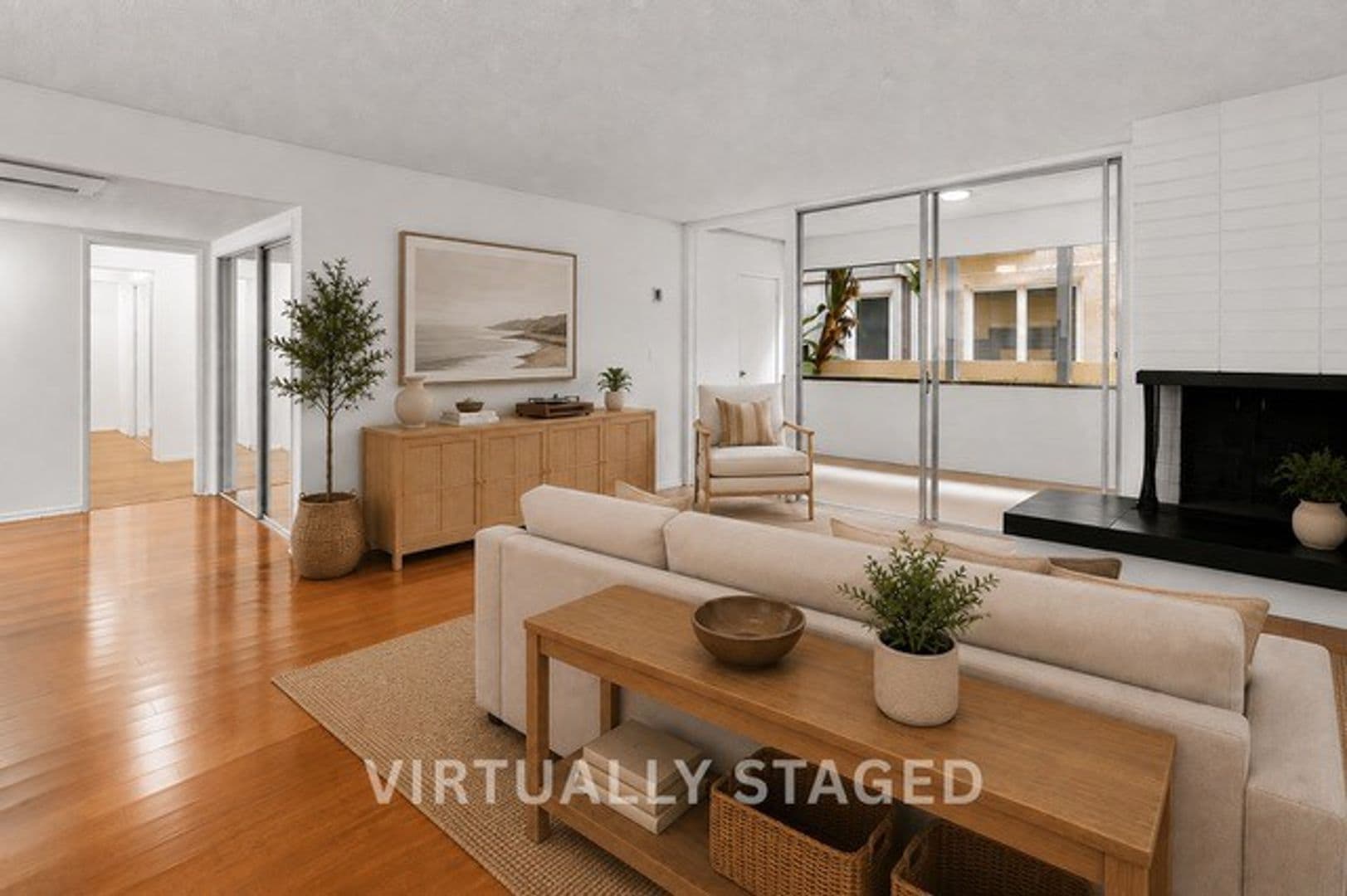 Los Angeles Apartment: 11946 Montana Ave
