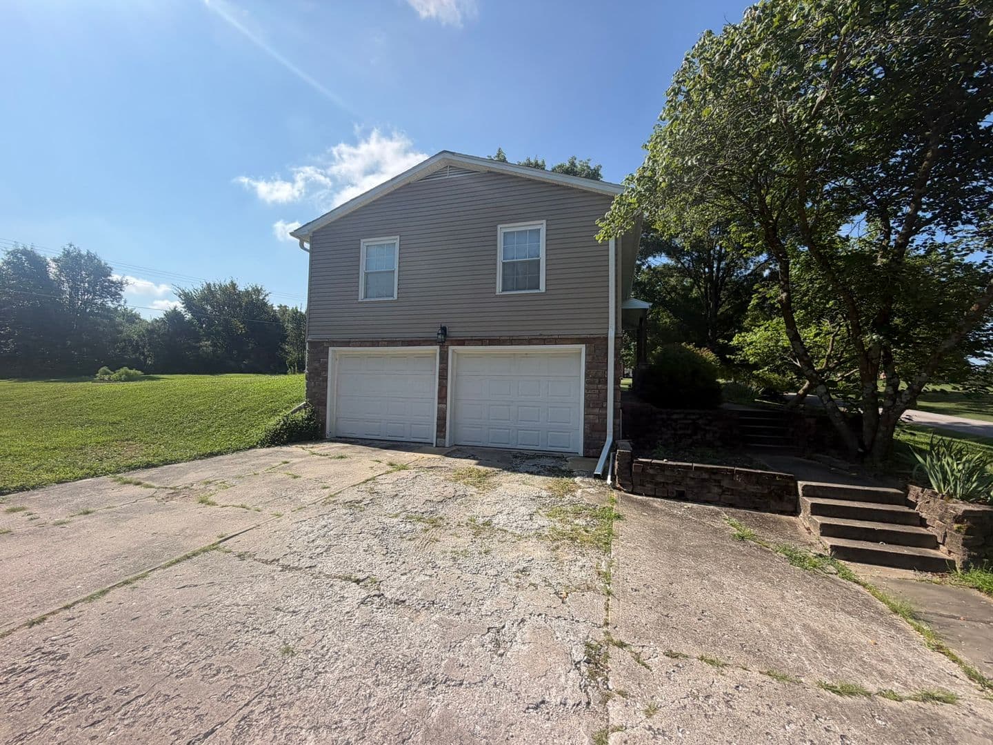 Columbia House: 7900 S Tomlin Hill Rd