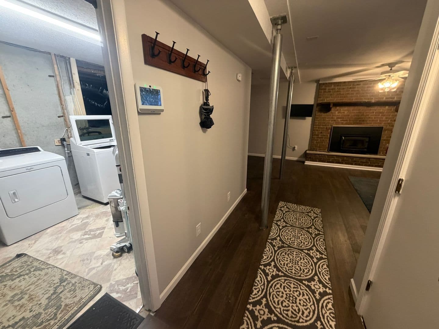 Columbia House: 7900 S Tomlin Hill Rd