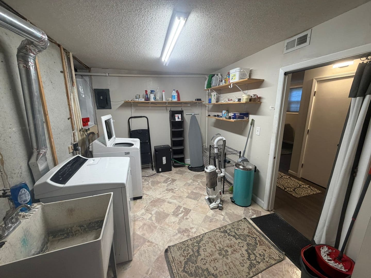 Columbia House: 7900 S Tomlin Hill Rd