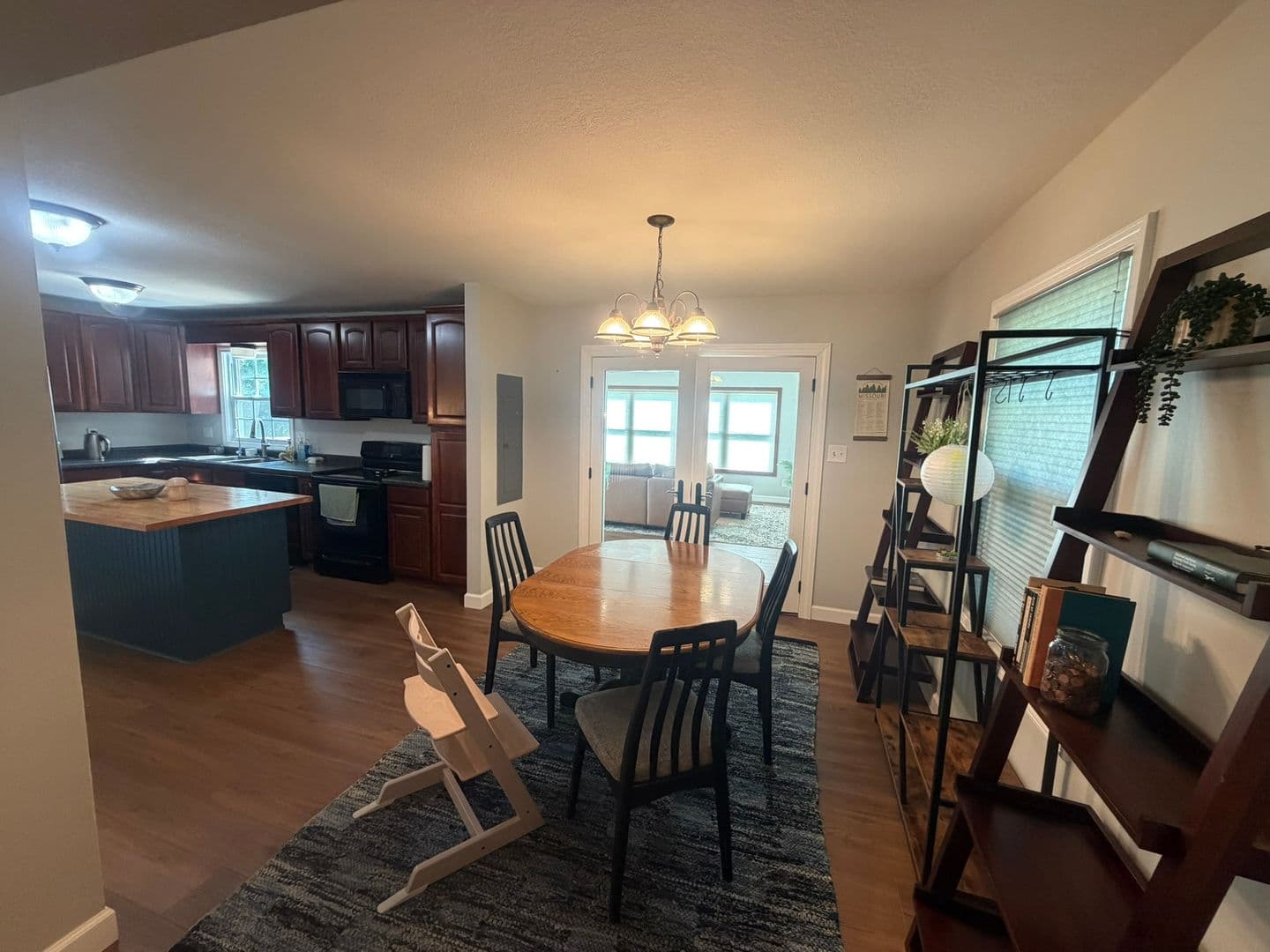 Columbia House: 7900 S Tomlin Hill Rd
