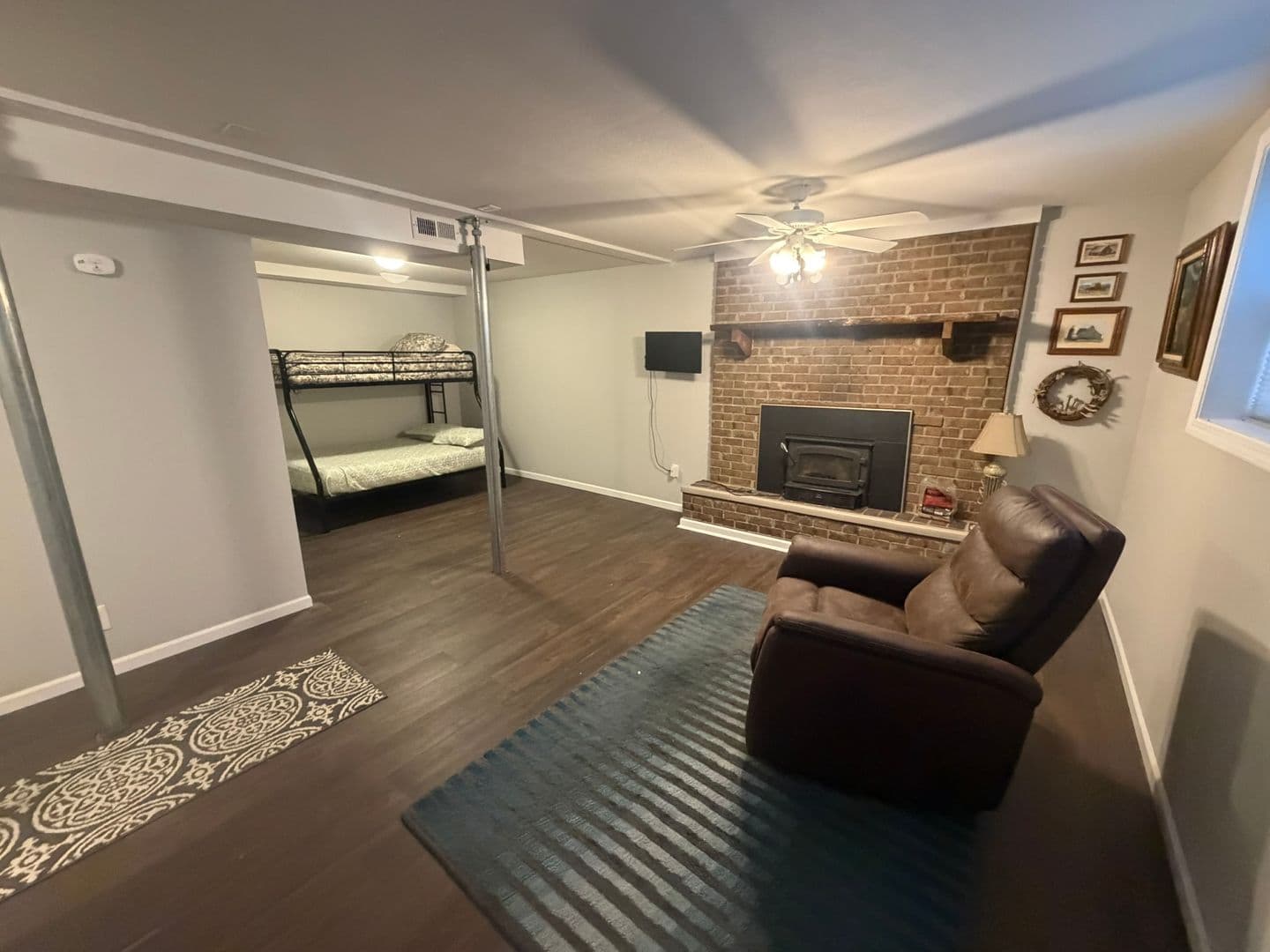 Columbia House: 7900 S Tomlin Hill Rd