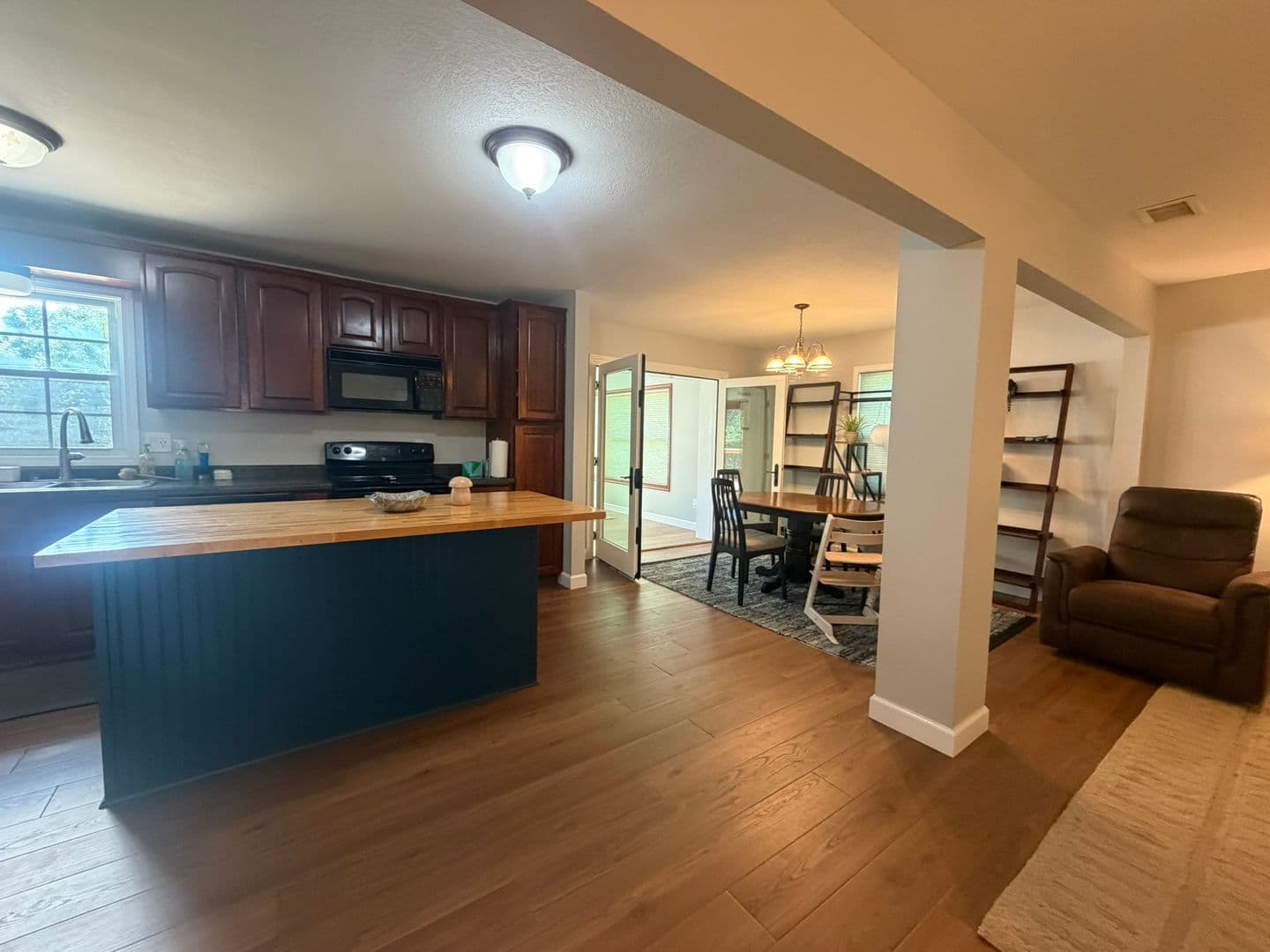 Columbia House: 7900 S Tomlin Hill Rd