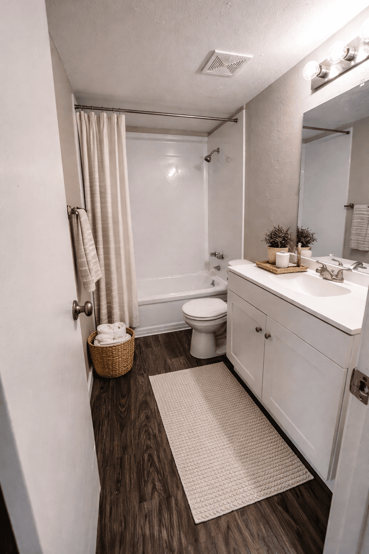 St. Joseph Apartment: 1521 S. 38th St