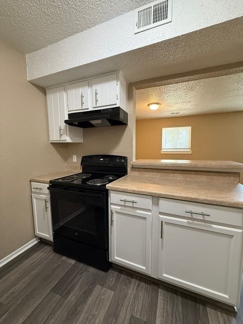 Independence Apartment: 1712 S. Ash Ave.