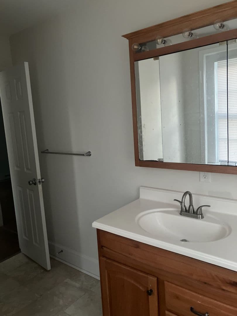 Greenville House: 1803 E Sixth #9