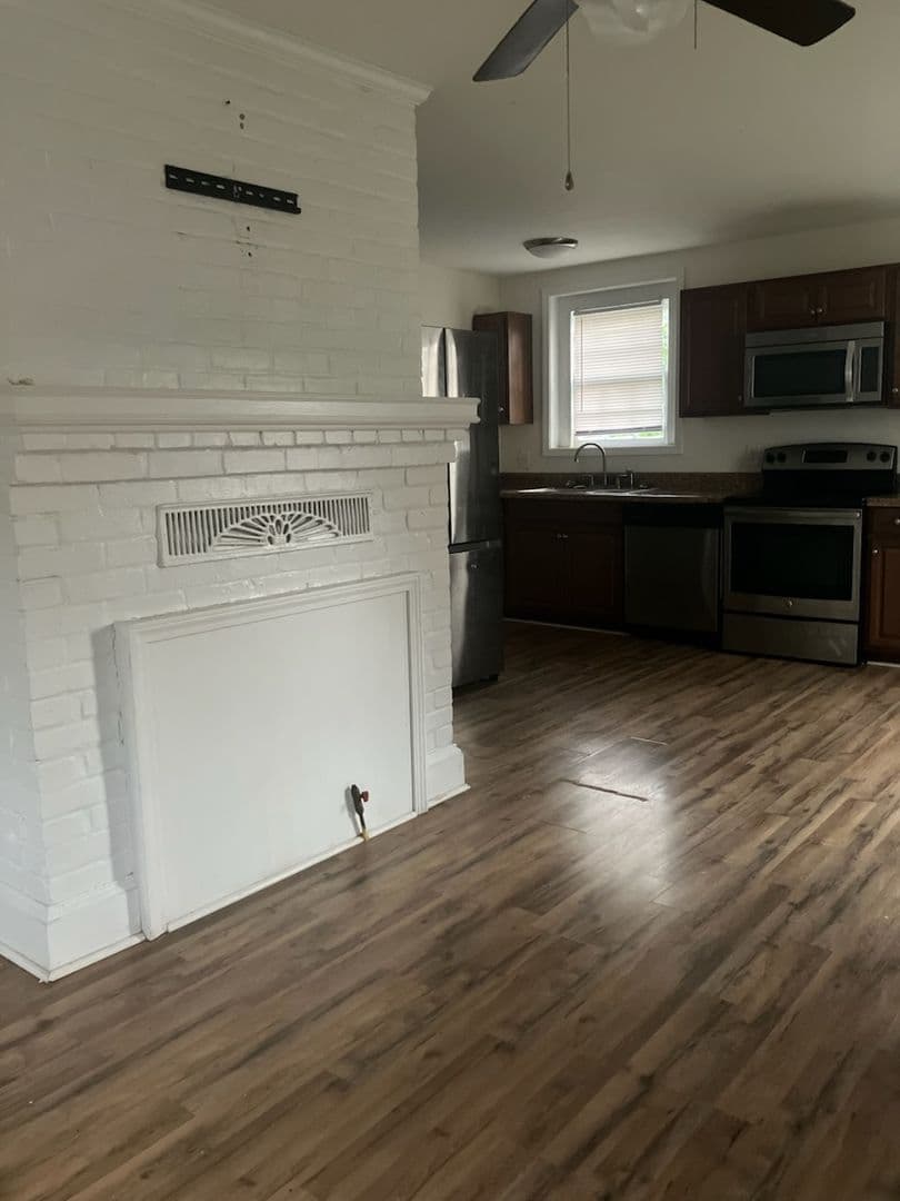Greenville House: 1803 E Sixth #9