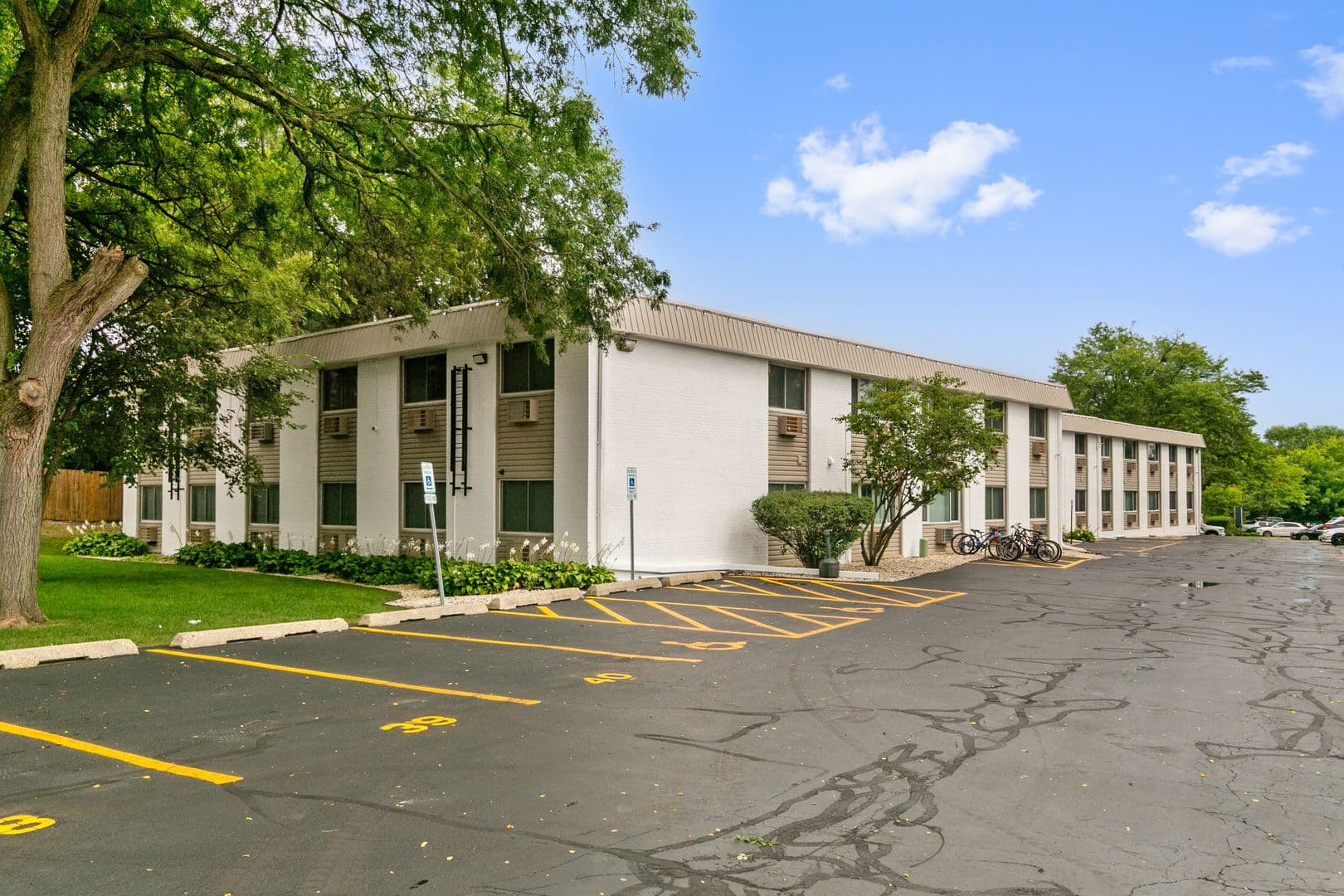Libertyville Condo: 711 S. Milwaukee Ave Unit 101