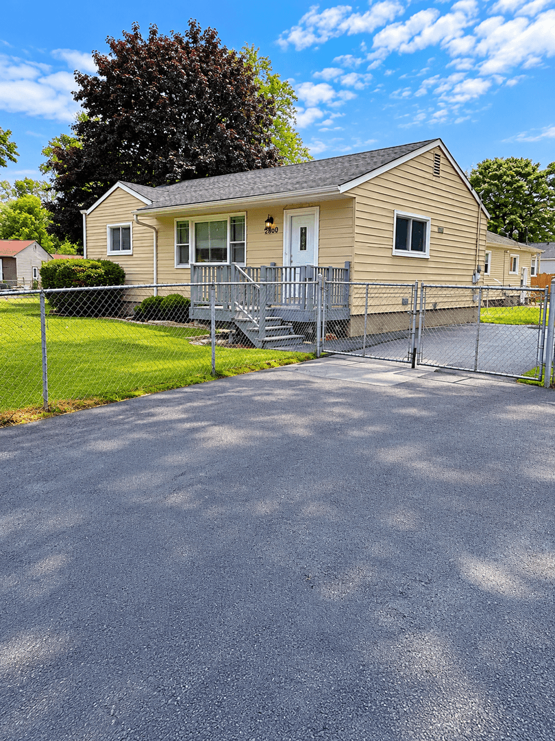 Waukegan House: 2800 Pine