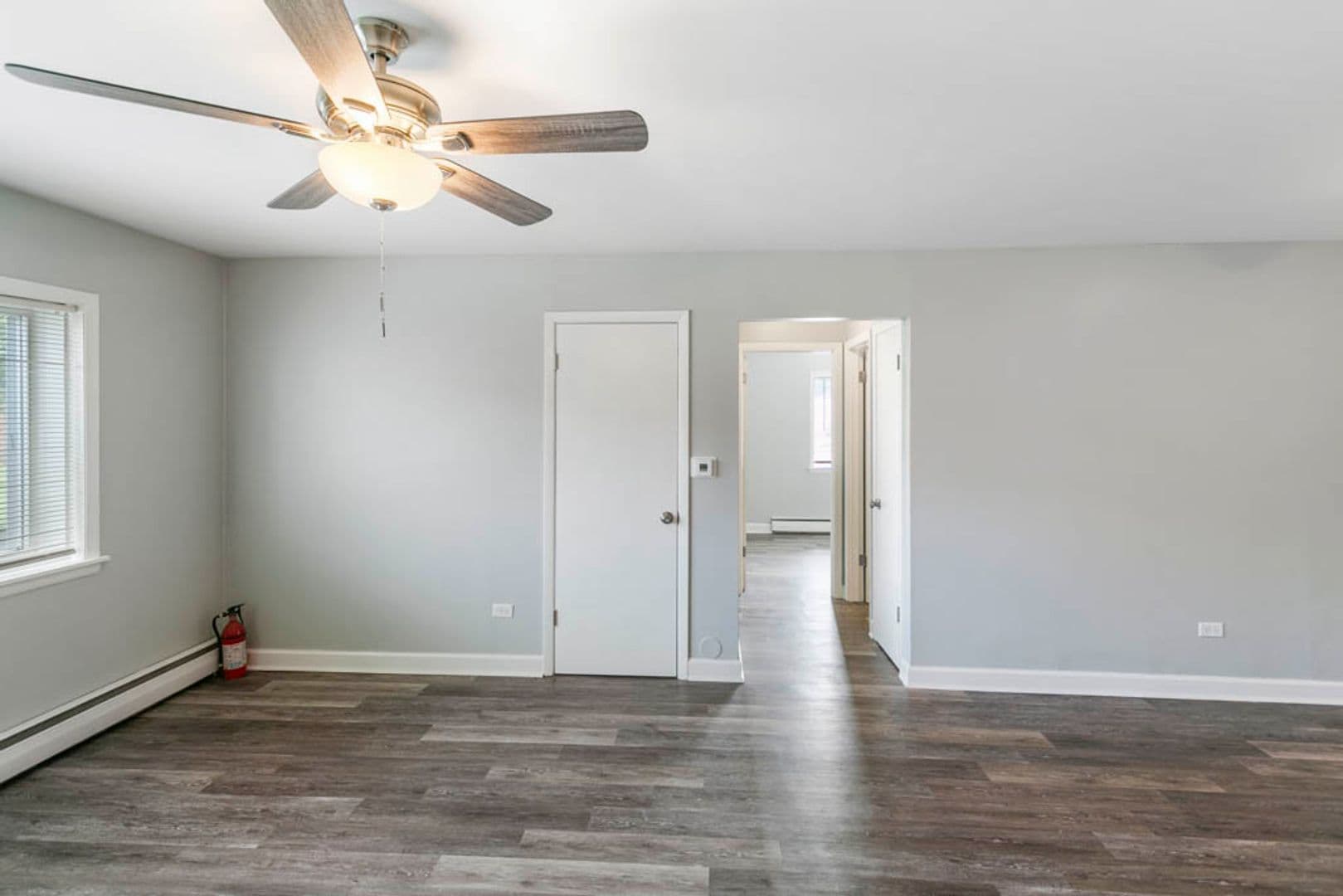 Waukegan Apartment: 2021 Western Ave