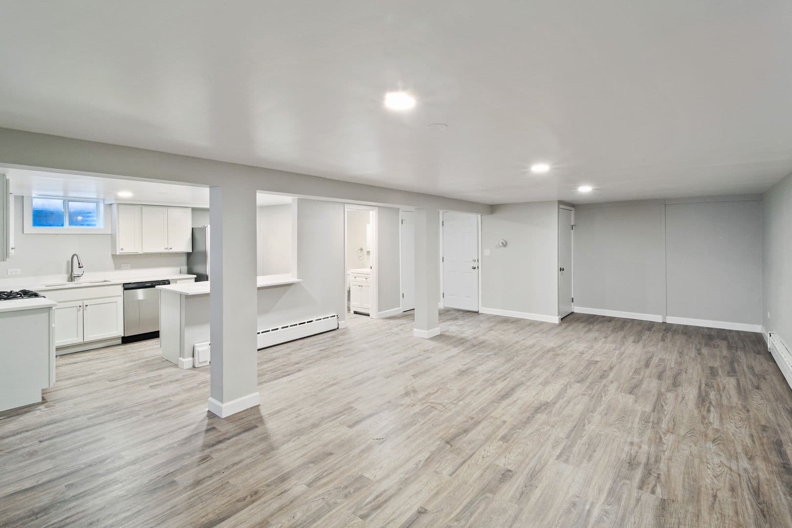 Libertyville Apartment: 119 Rockland Rd