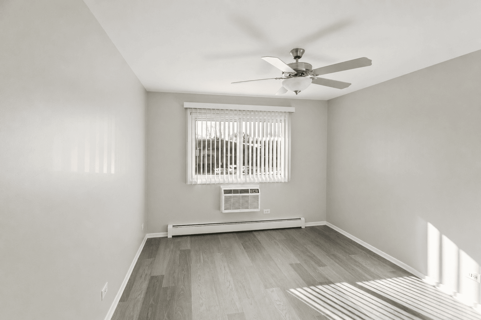 Libertyville Condo: 705 S. Milwaukee Ave Unit 109