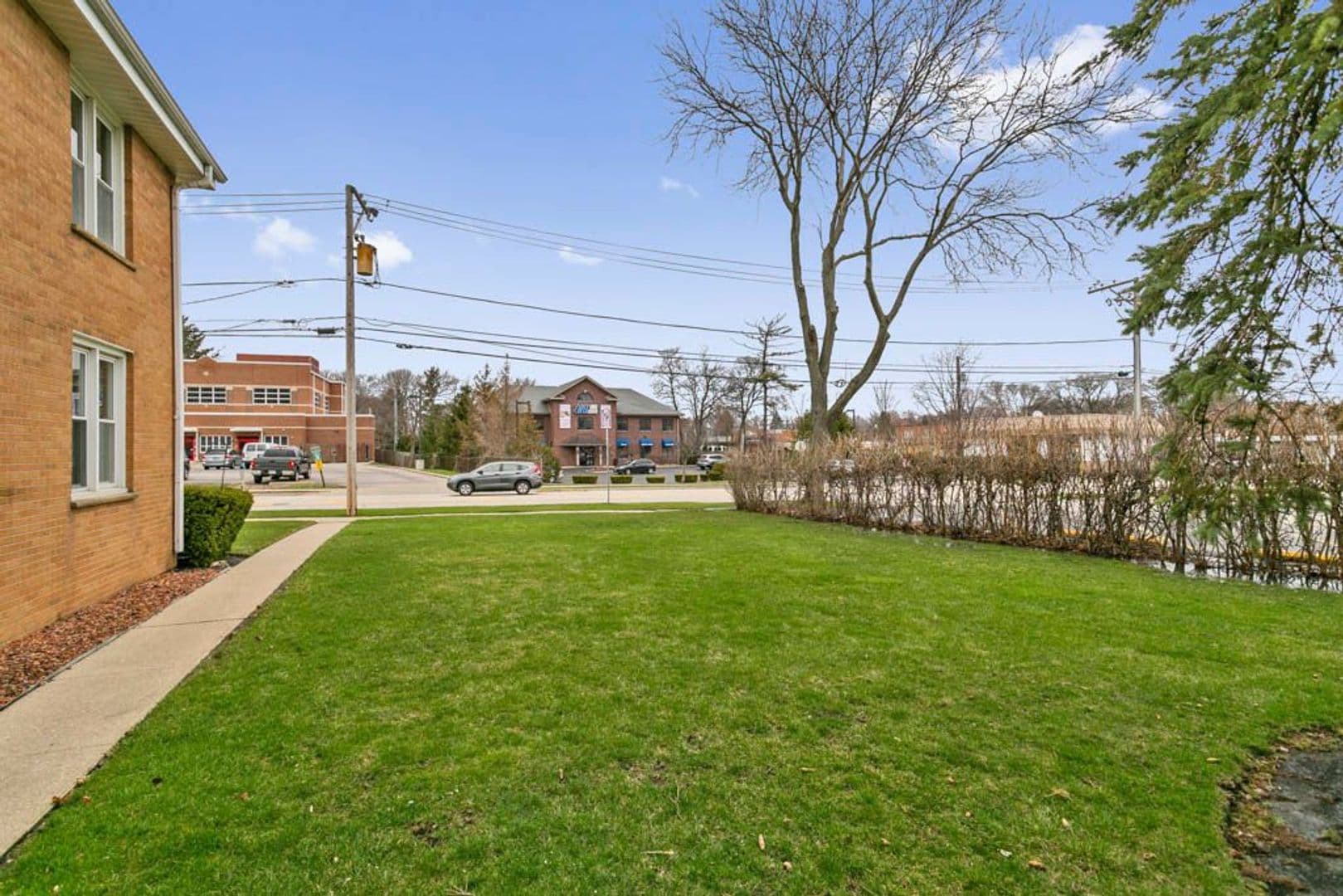 Libertyville Apartment: 119 Rockland Rd
