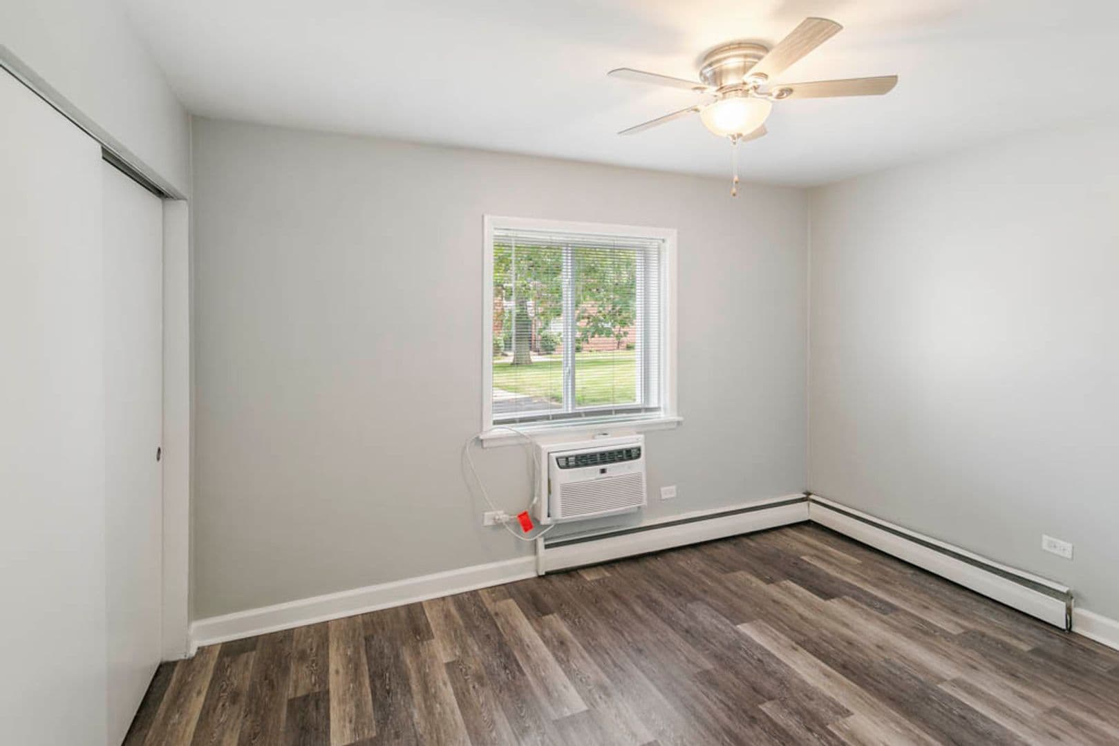 Waukegan Apartment: 2021 Western Ave
