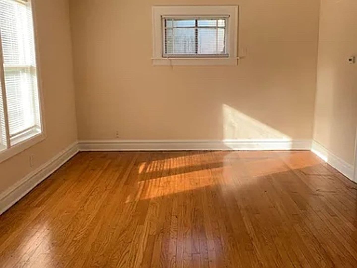 Waukegan Apartment: 514-522 Douglas