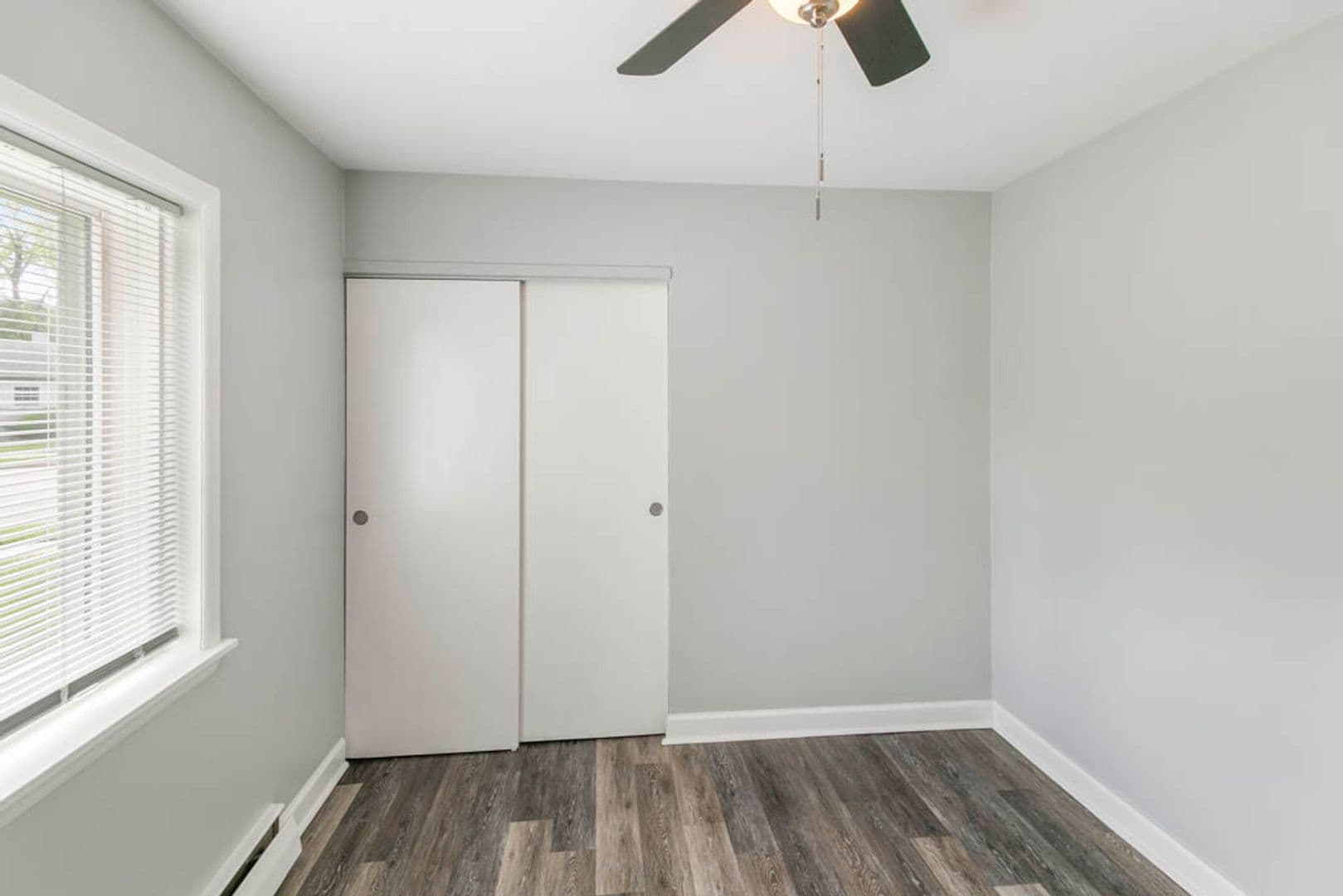 Waukegan Apartment: 2020 Linden Ave