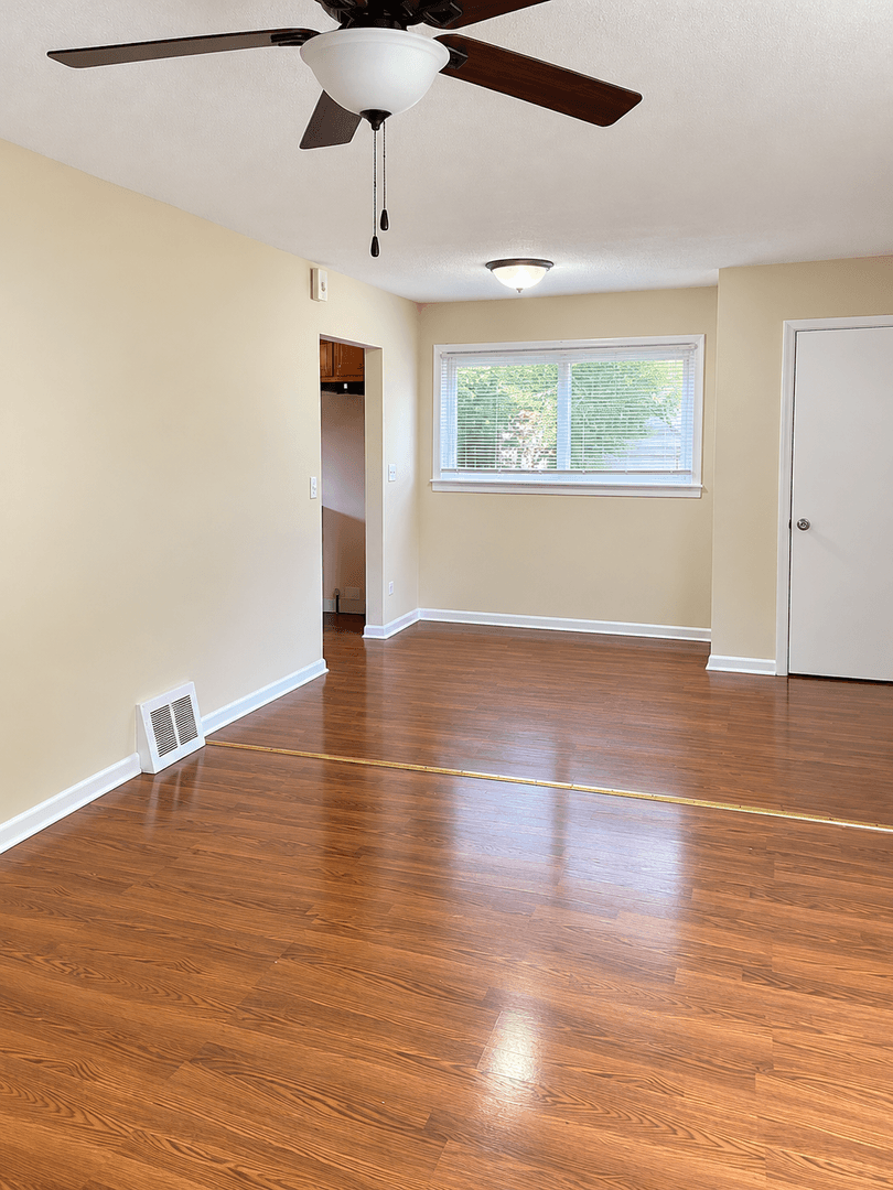 Waukegan House: 2800 Pine