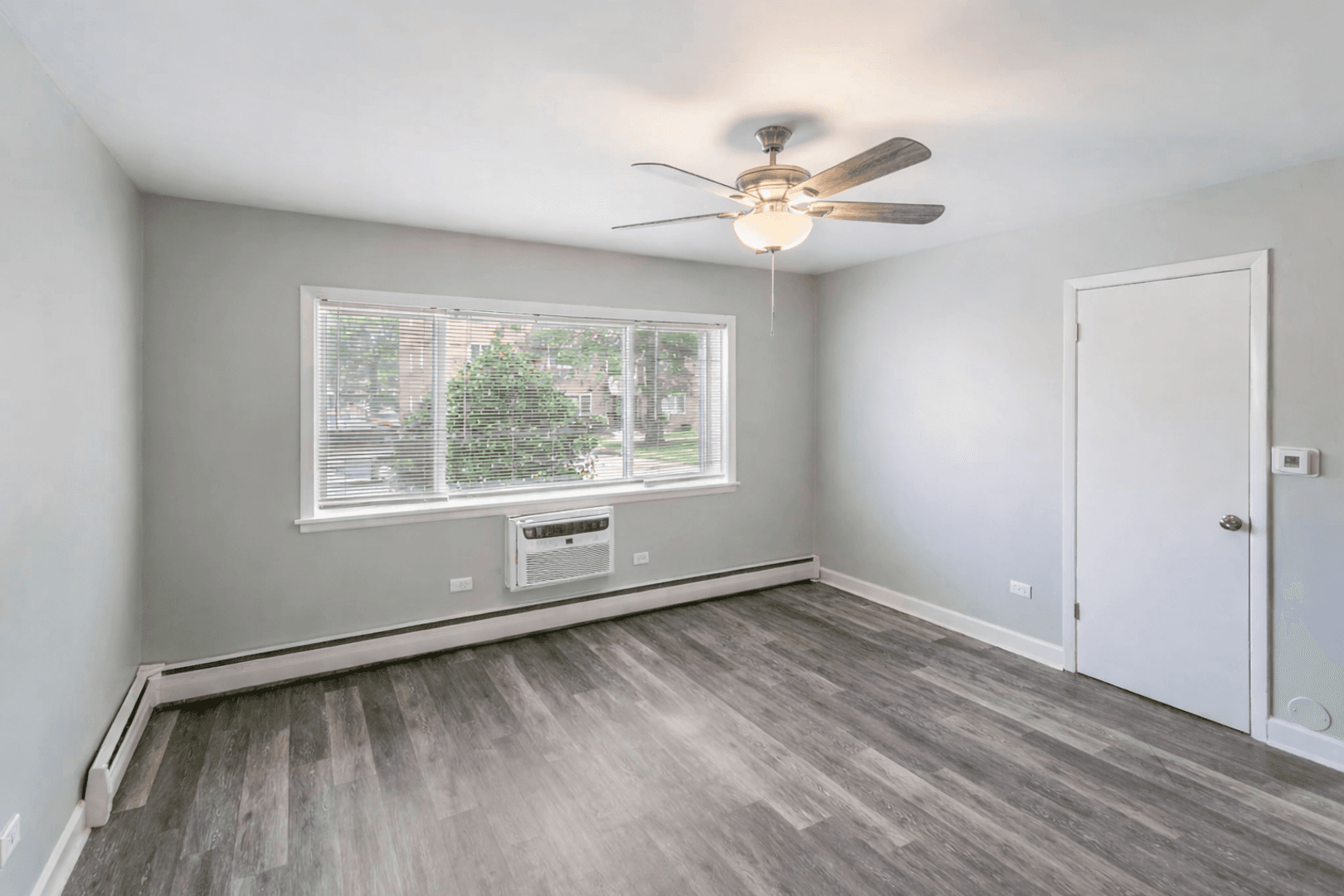 Waukegan Apartment: 2021 Western Ave