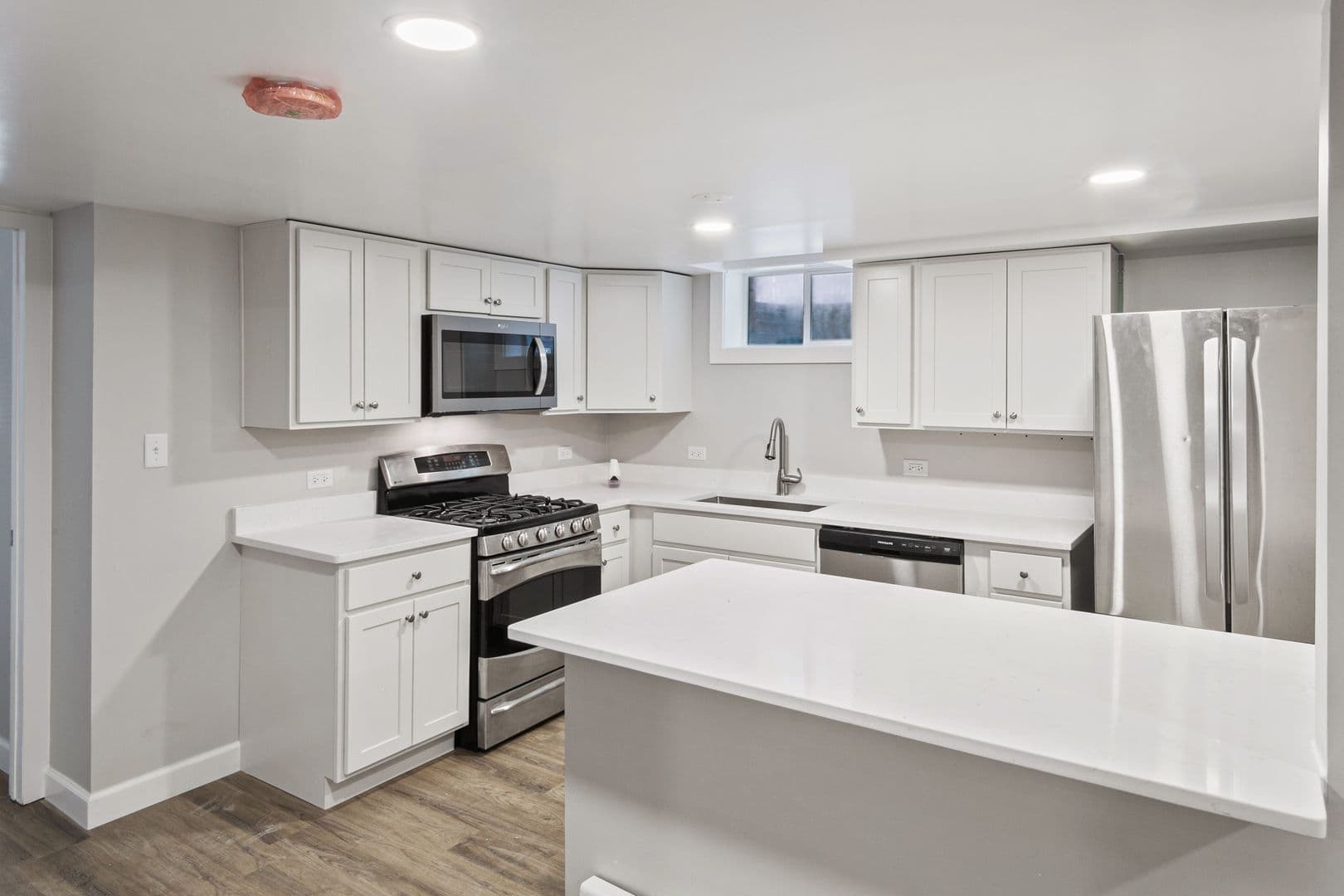 Libertyville Apartment: 119 Rockland Rd
