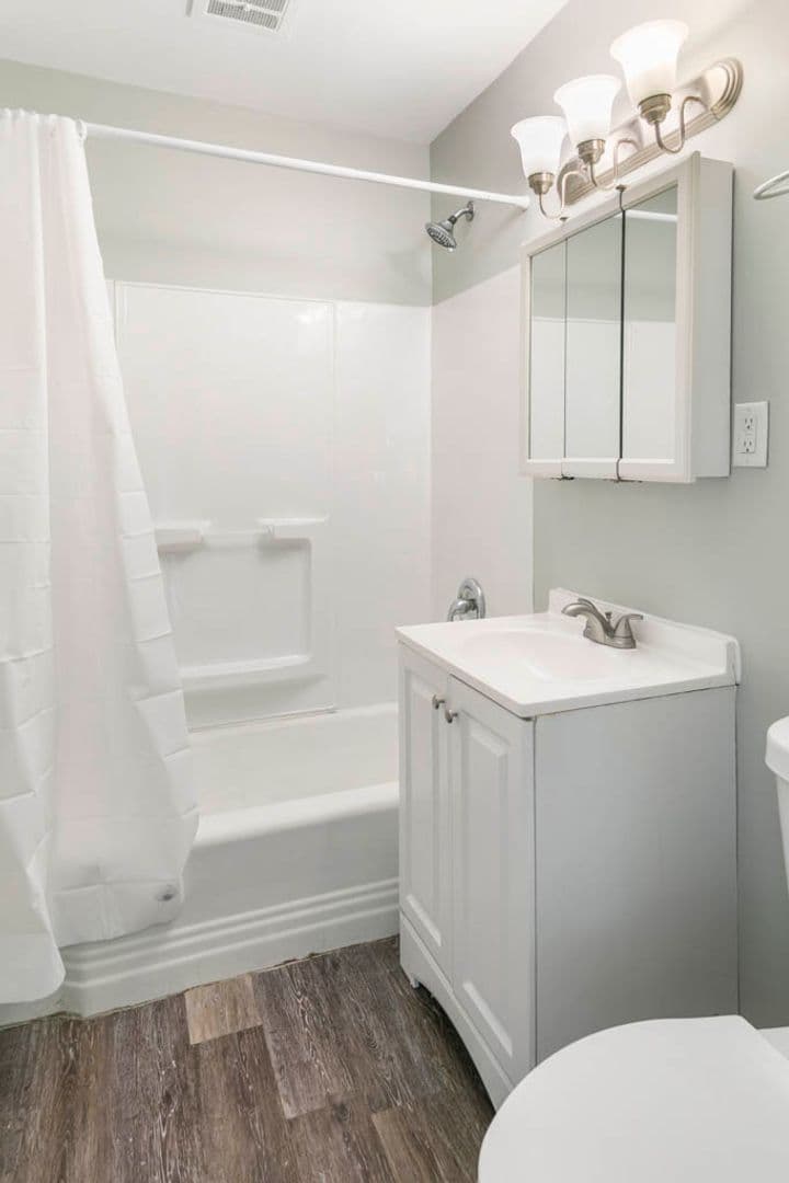 Waukegan Apartment: 2021 Western Ave