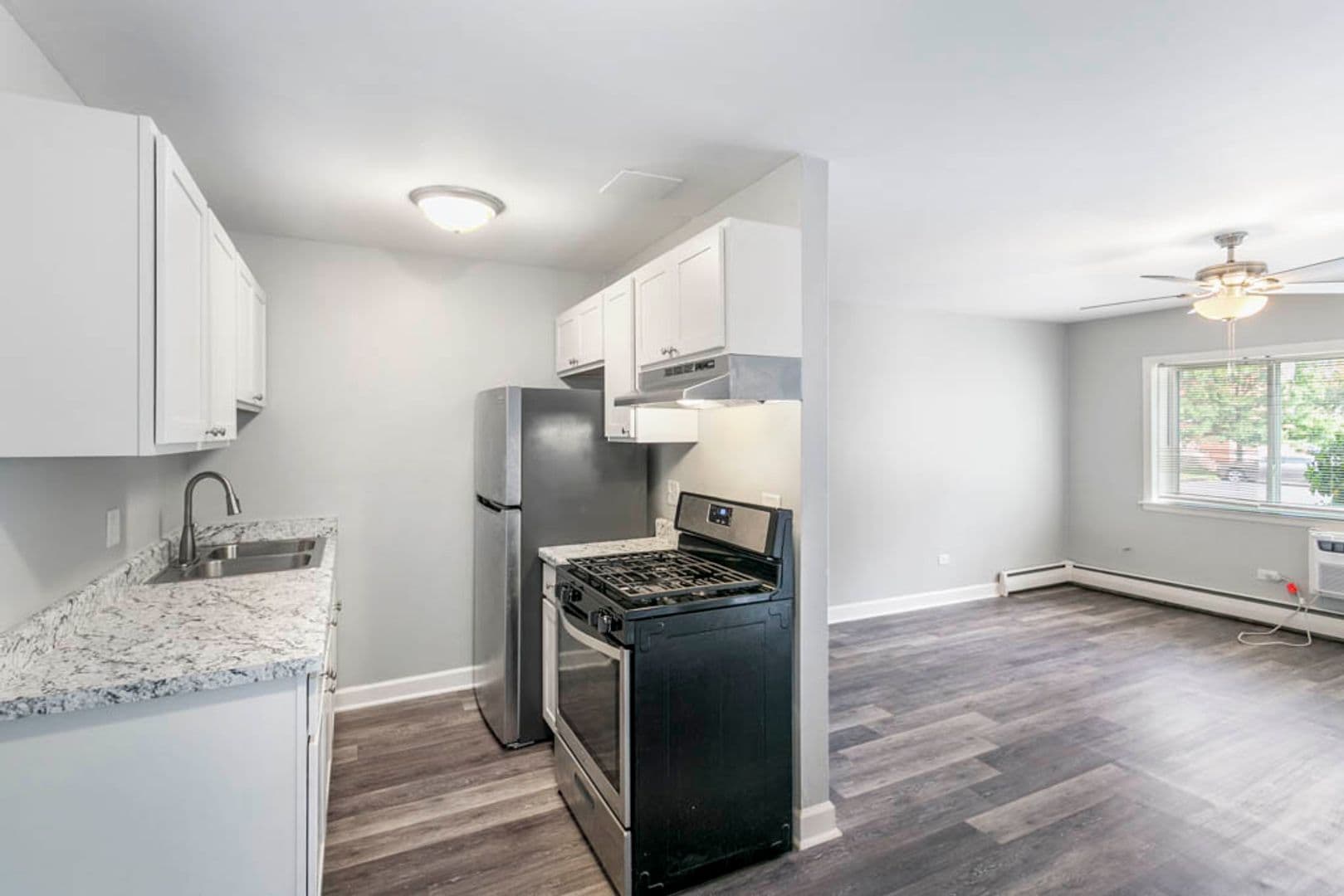 Waukegan Apartment: 2021 Western Ave